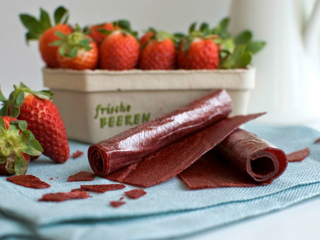 Strawberry fruit roll-ups (fruit leather)