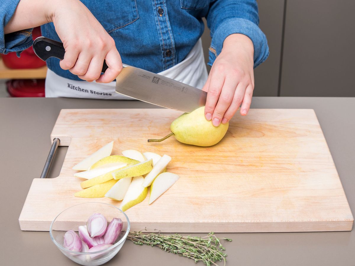 Schweinekoteletts mit Thymian und Birne | Rezept | Kitchen Stories