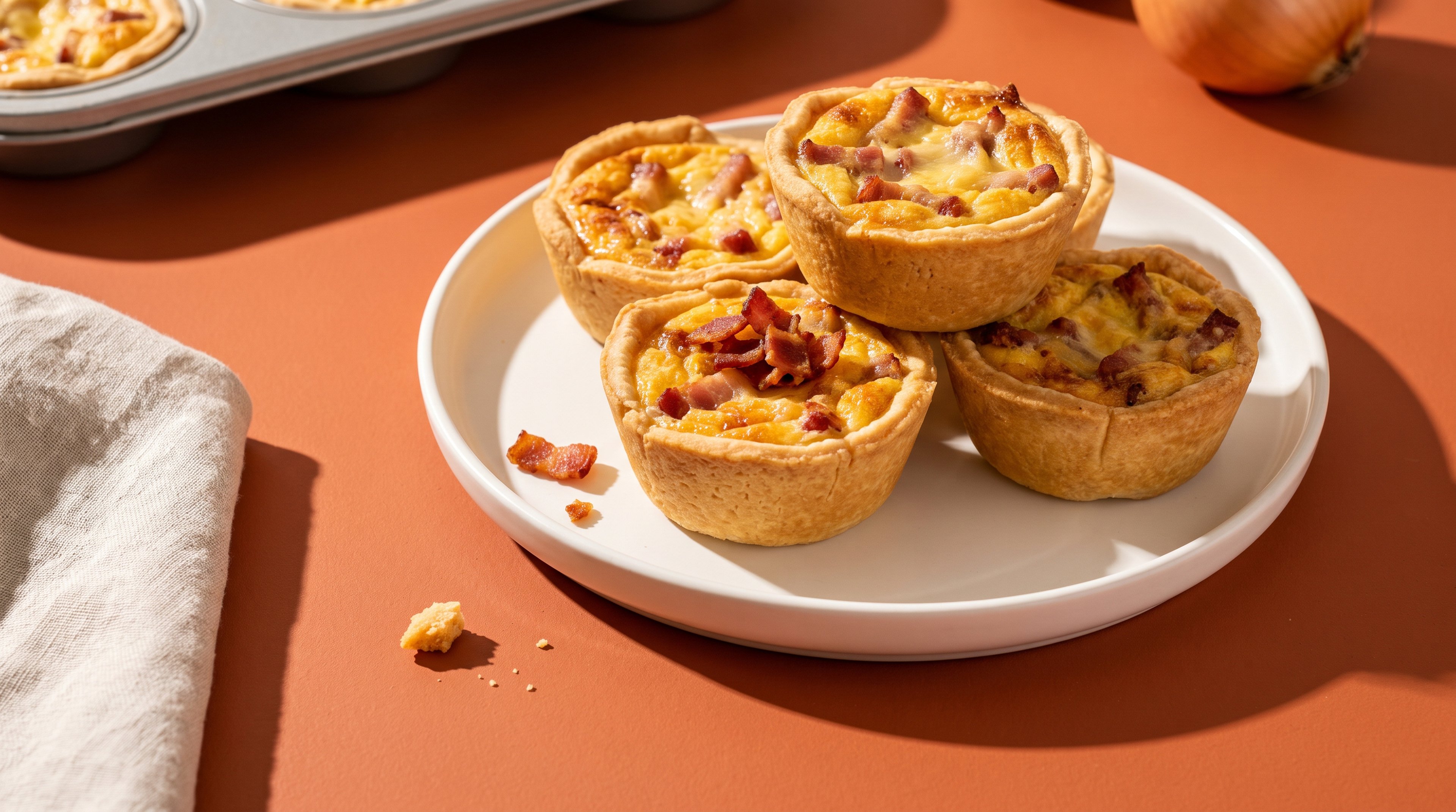 Kleine Quiche-Lorraine-Muffins mit knusprigem Mürbeteig