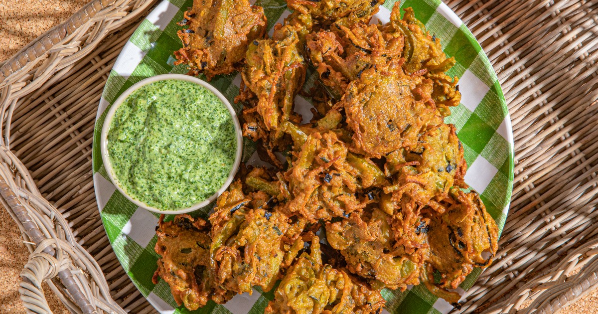 Gemüse-Pakoras (frittiertes Gemüse im Teigmantel) | Rezept | Kitchen ...