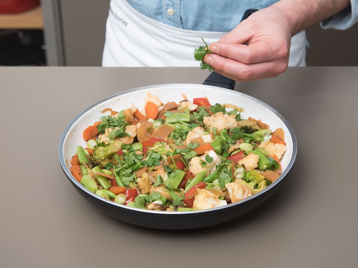 Vegetable stir-fry with ginger-lime sauce | Recipe | Kitchen Stories