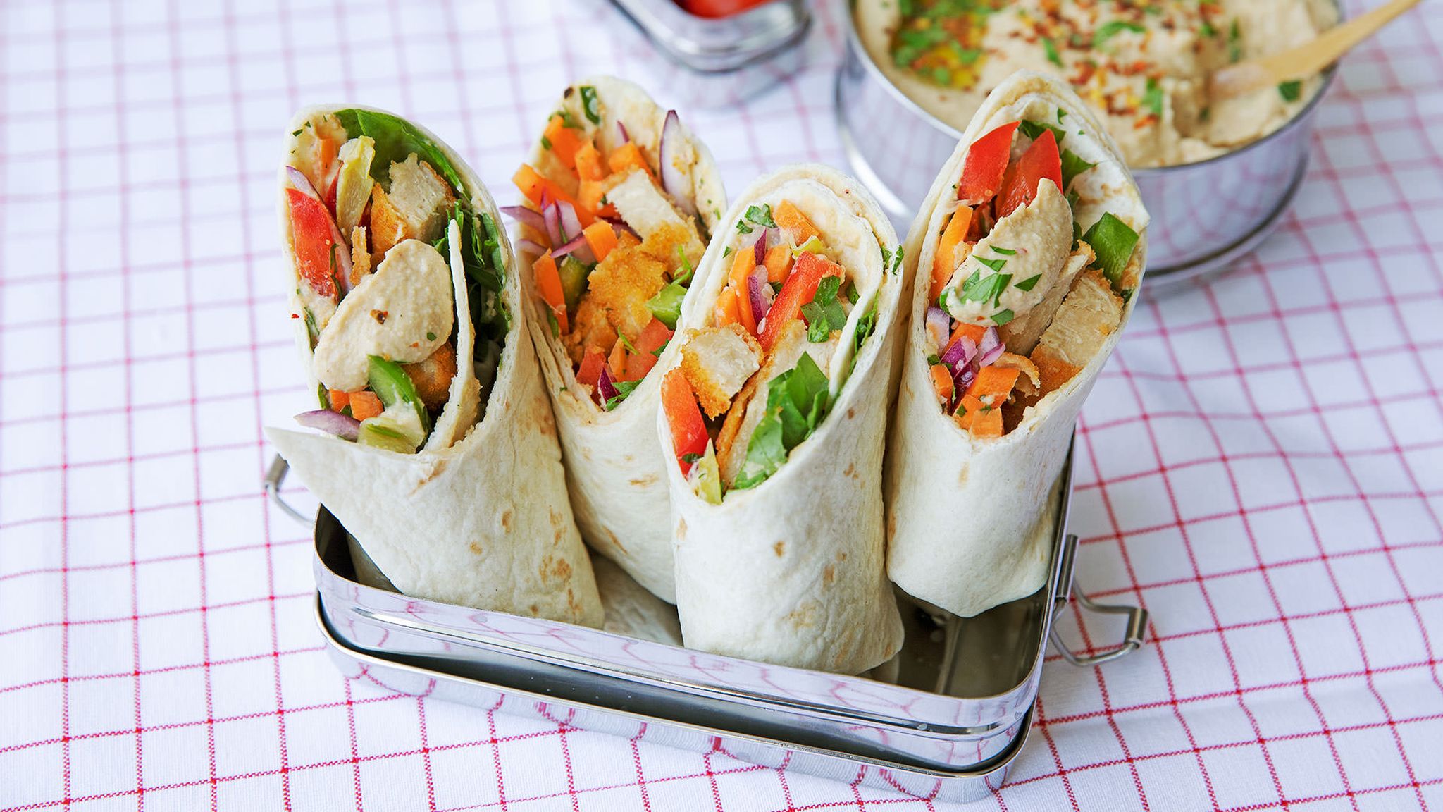 Vegetarische Wraps Mit Cremigem Hummus Rezept Kitchen Stories