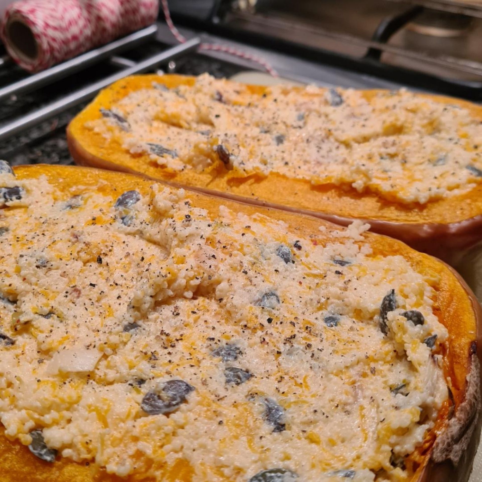 Gefüllter Kürbis mit CousCous und Ziegenkäse | Rezept | Kitchen Stories