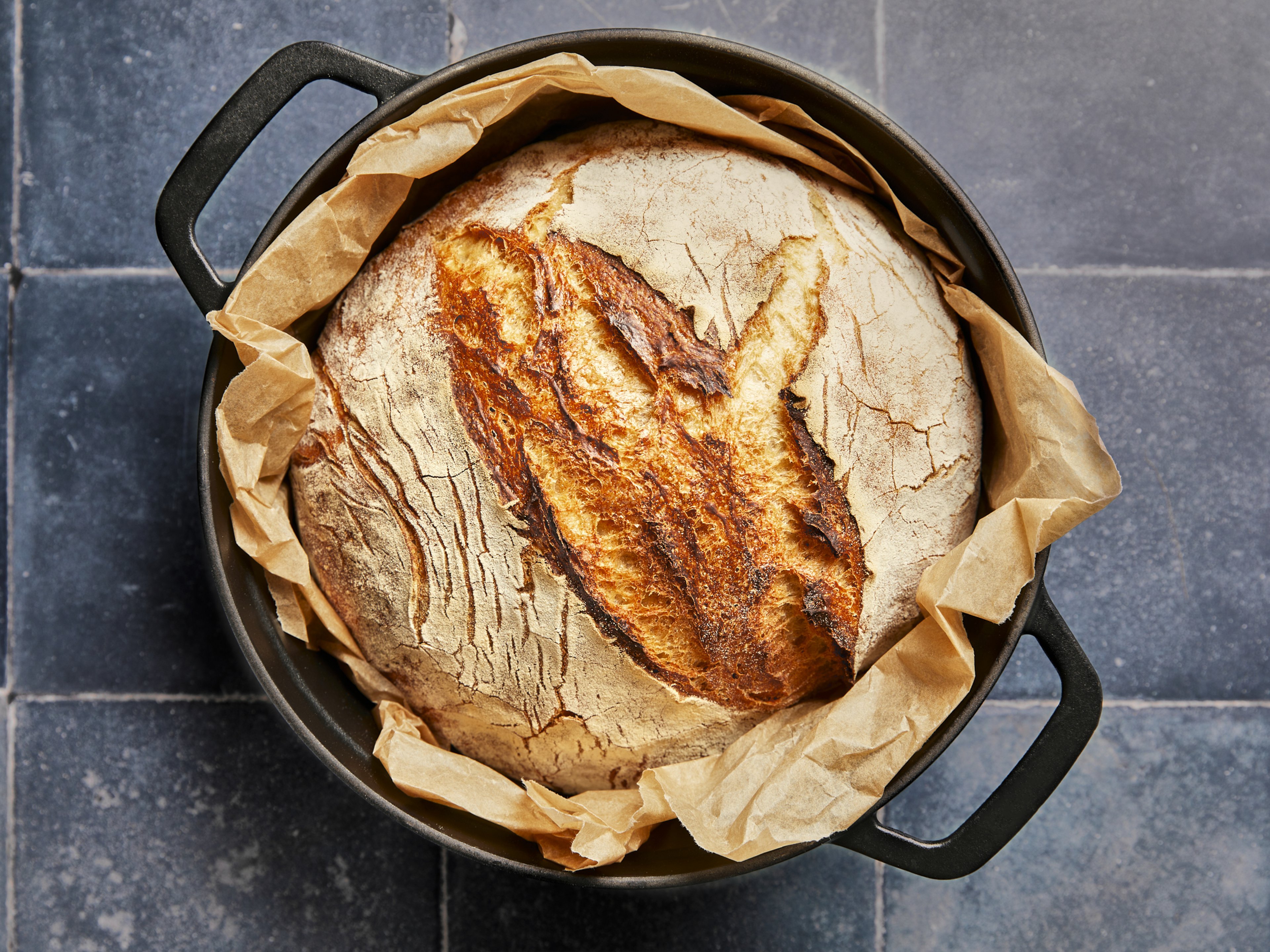 Brot aufbewahren: keine Chance für Schimmel und Austrocknen, und wie du es wieder frisch bekommst