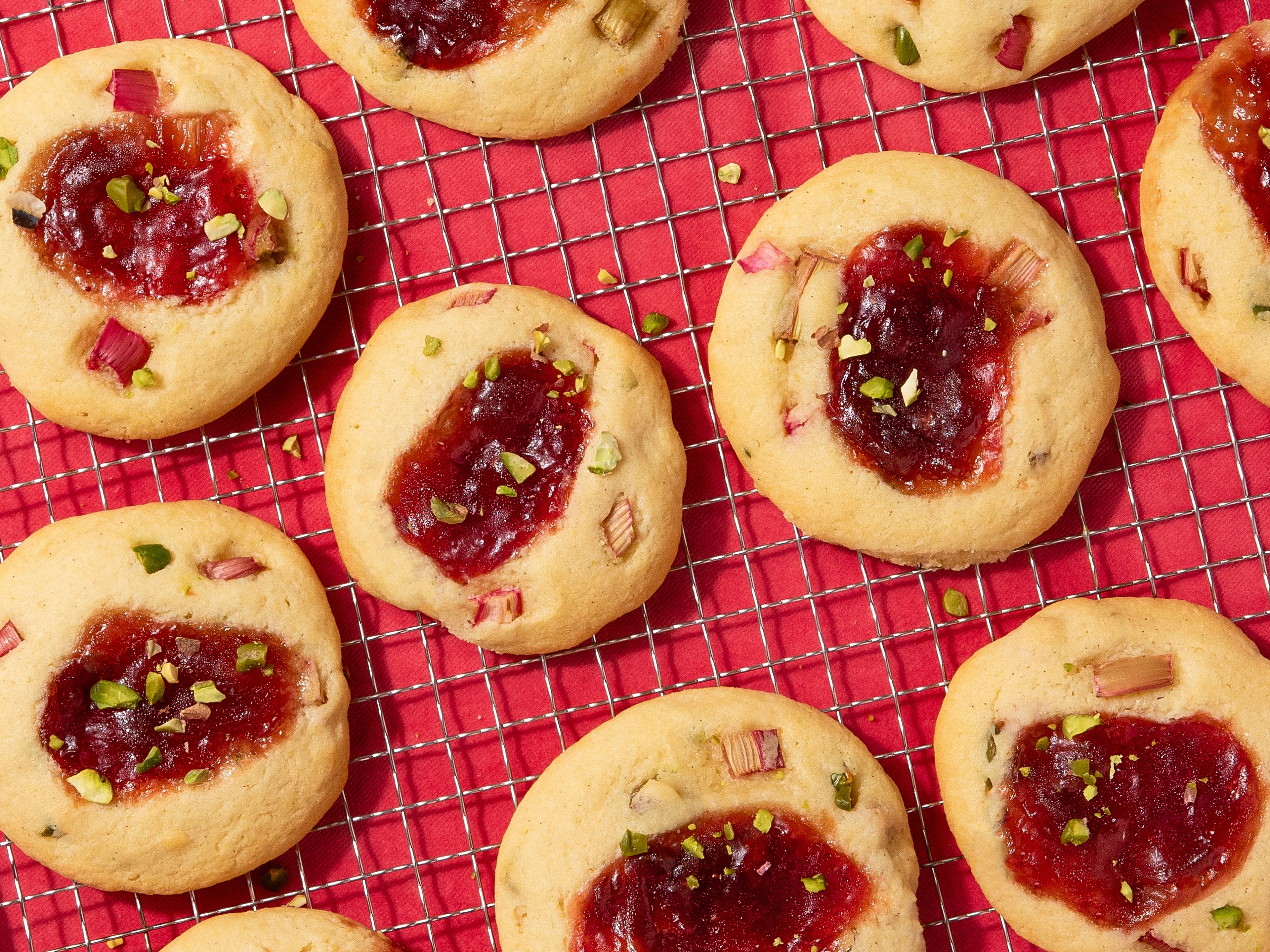 Fruchtige Rhabarber-Cookies mit Pistazien