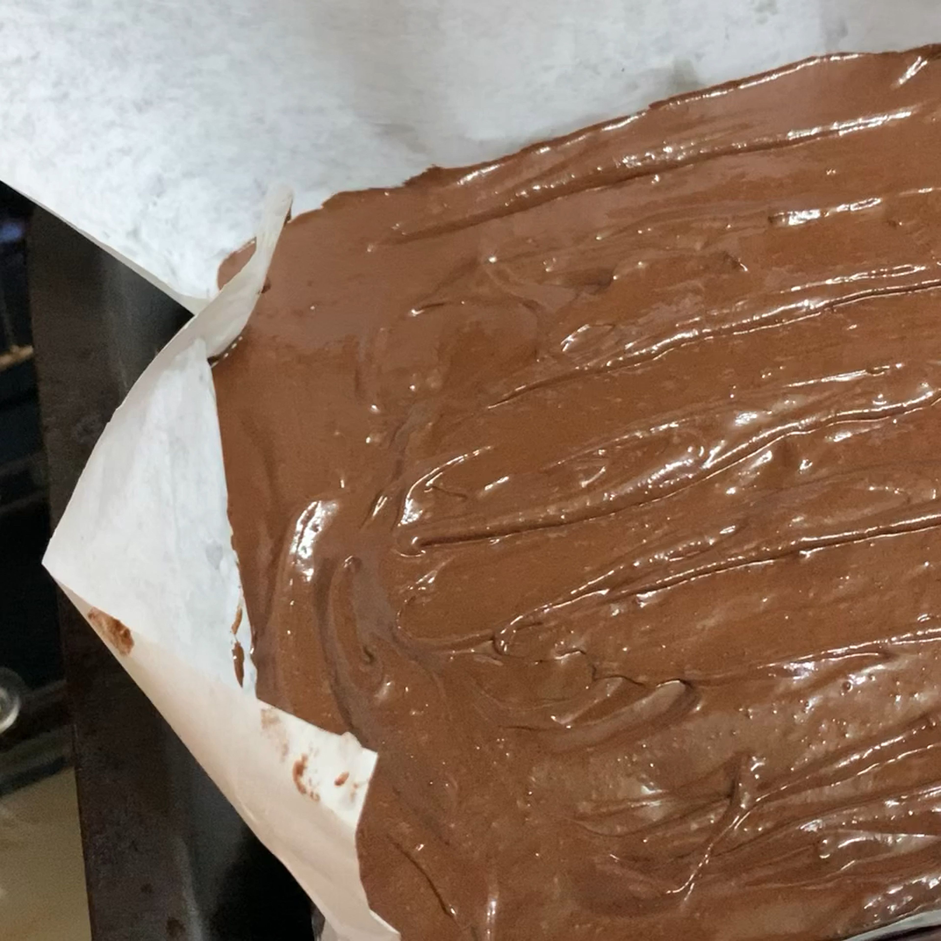 After pouring the batter into a 30x30 pan with a baking sheet. Put it in the oven and set the timer for 25 mins to 150 