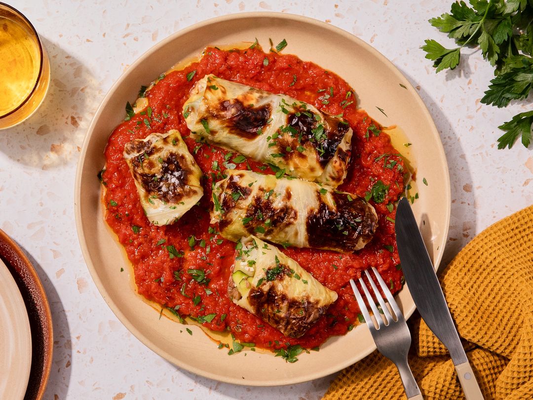 Mediterrane Kohlrouladen mit Linsen-Zucchini-Füllung