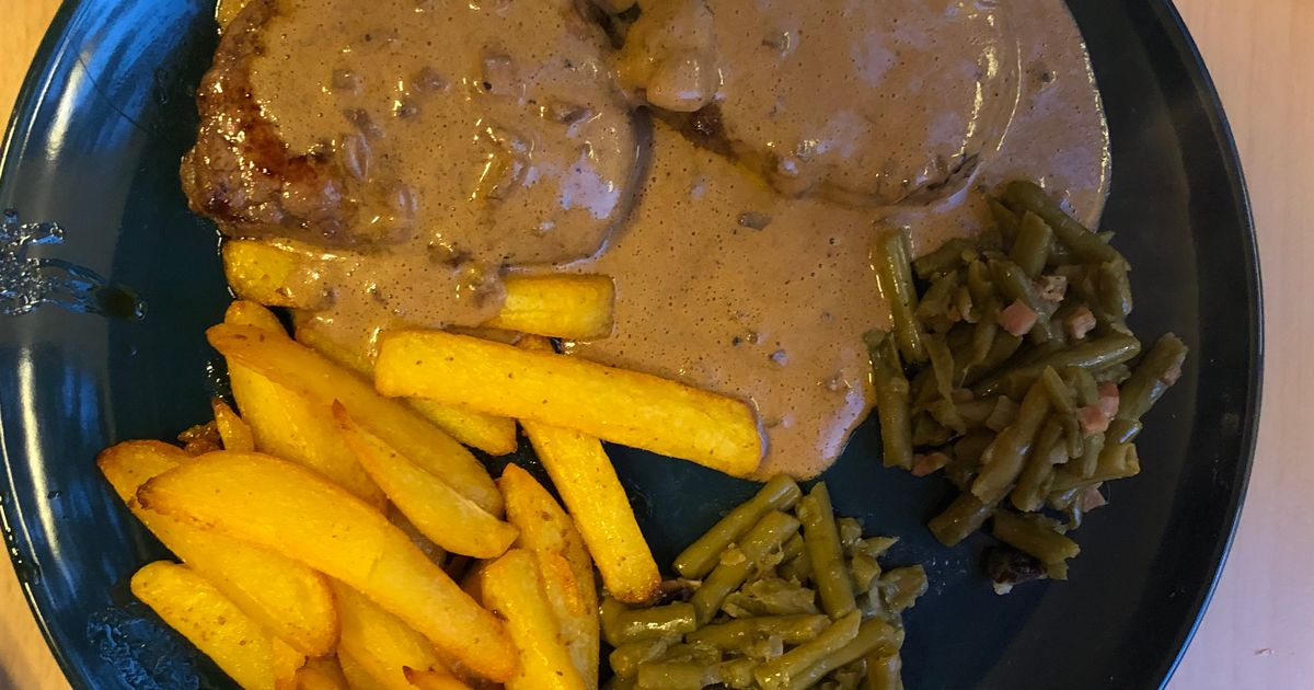 Rinderfilet mit Pfeffersauce, Bohnen und Pommes | Rezept | Kitchen Stories