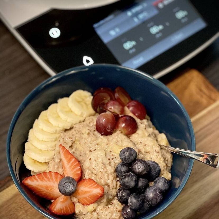 Apfel-Banane-Zimt-Porridge mit Nüssen aus dem Cookit