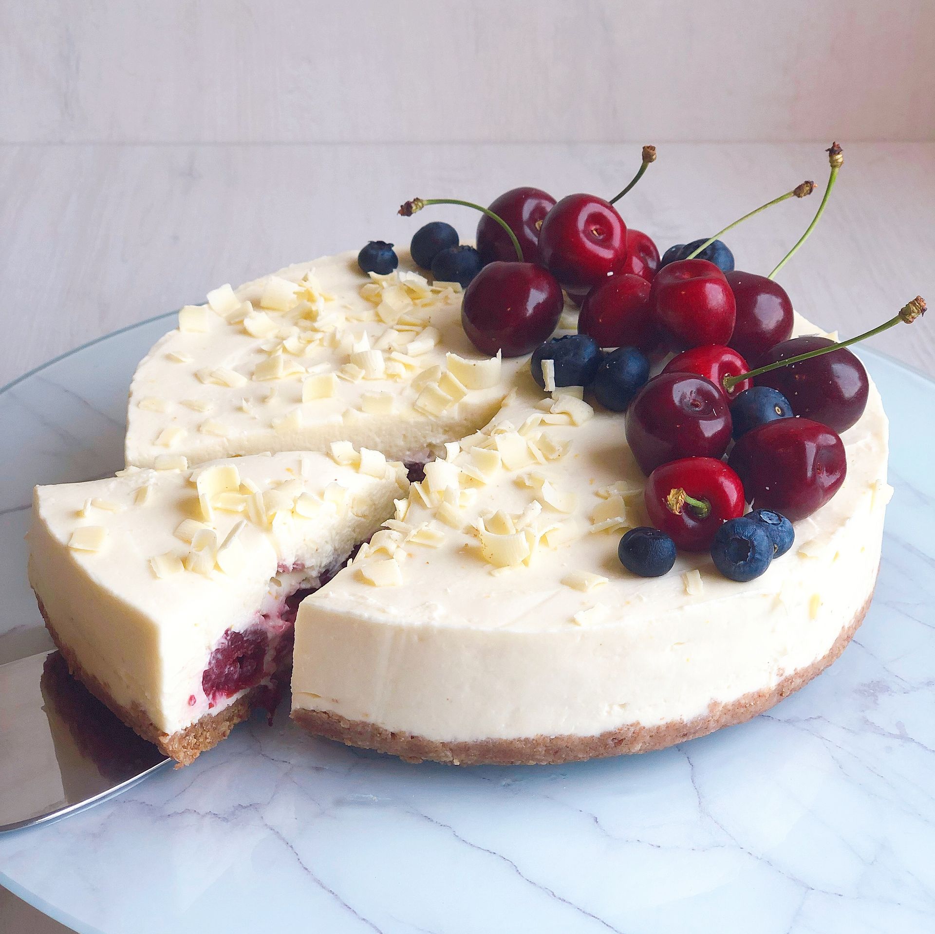 No-Bake Cheesecake mit Kirschen | Rezept | Kitchen Stories