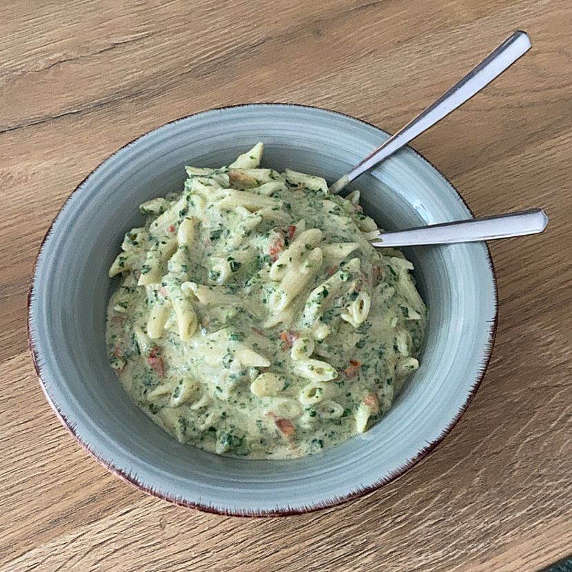 Pasta in Tomate-Mangold-Ricottasoße