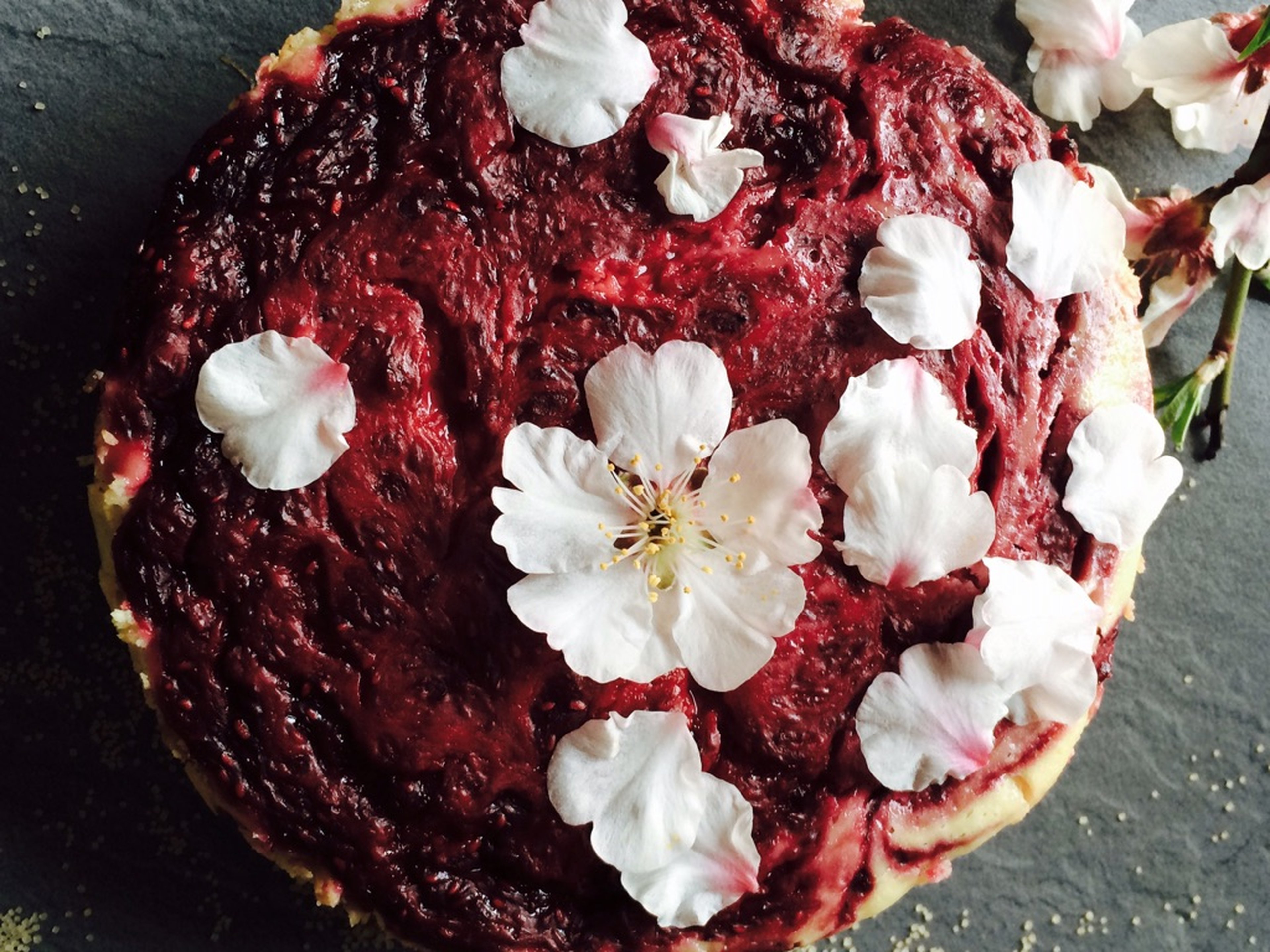 Himbeer-Käsekuchen mit einem Hauch Orange