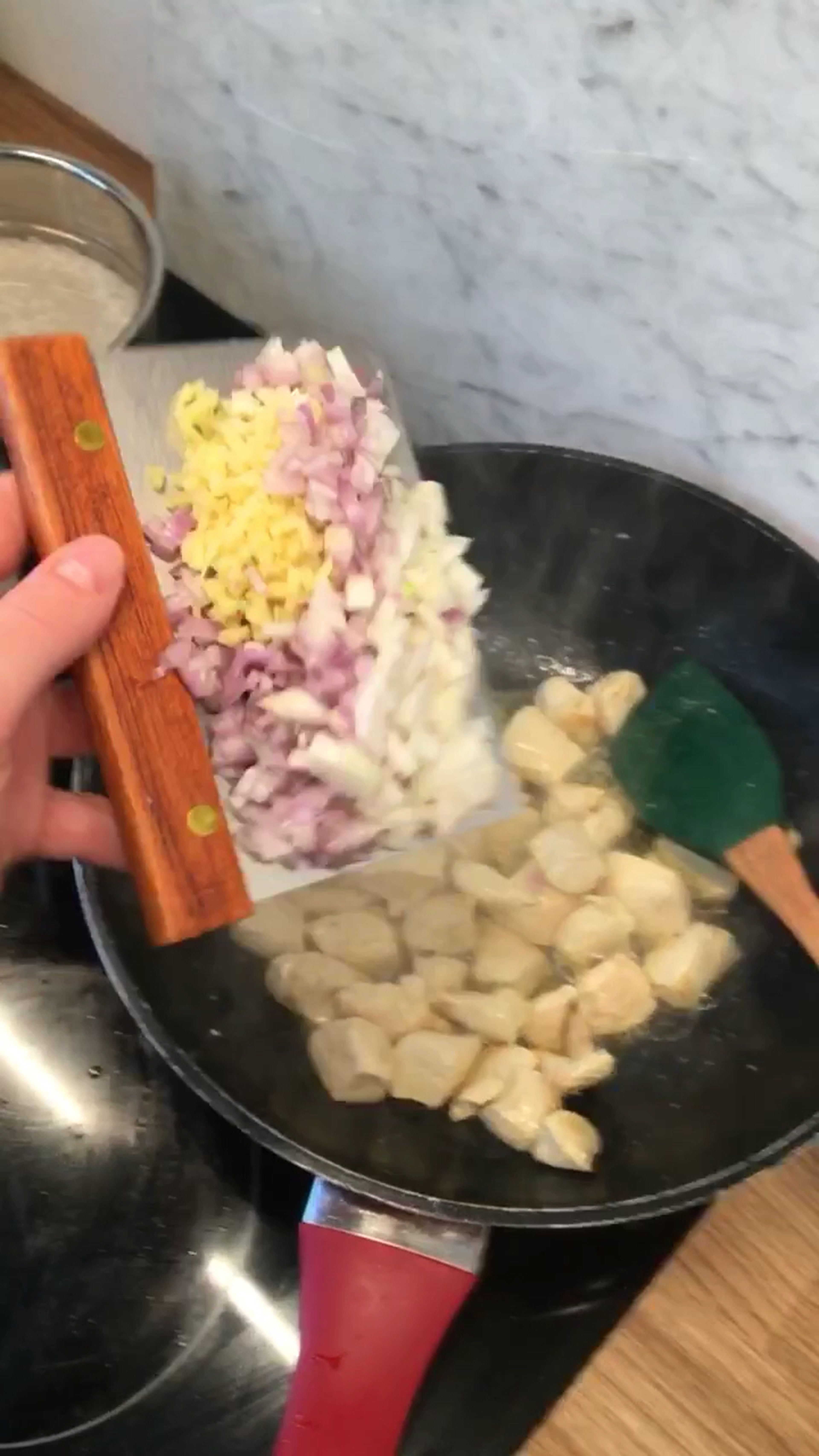 Add shallots, garlic, and ginger and fry for 1 min.