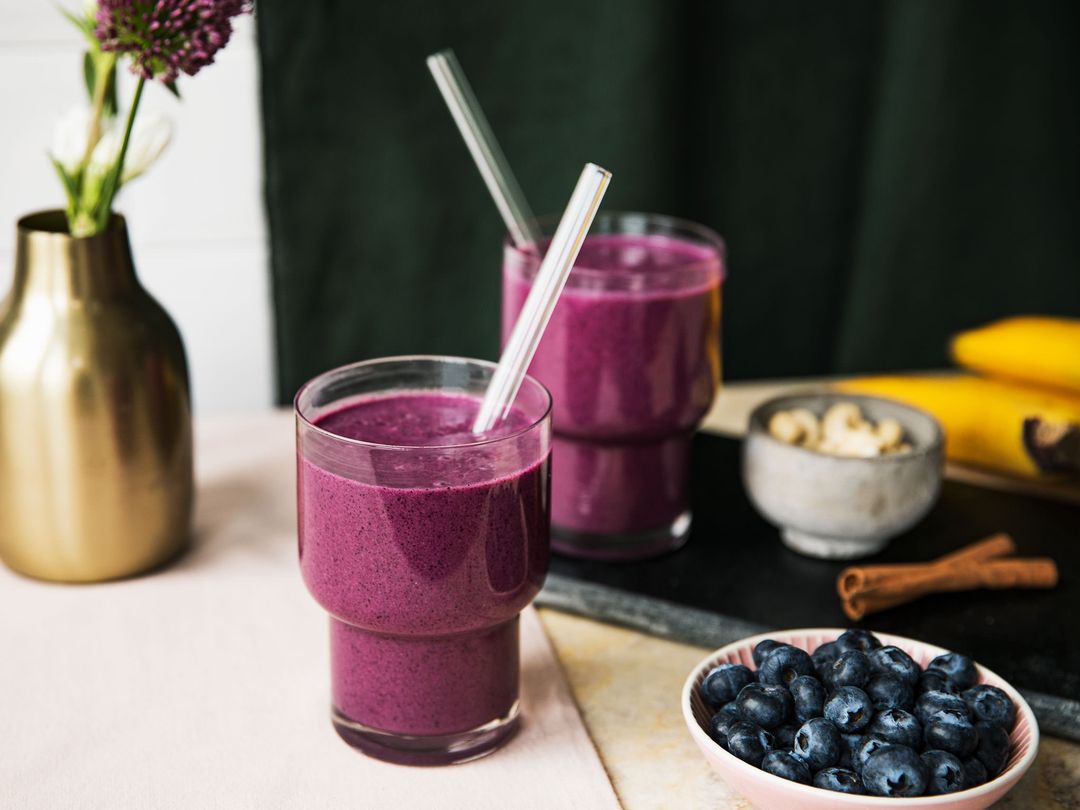 Dairy-free blueberry, cinnamon, and honey smoothie
