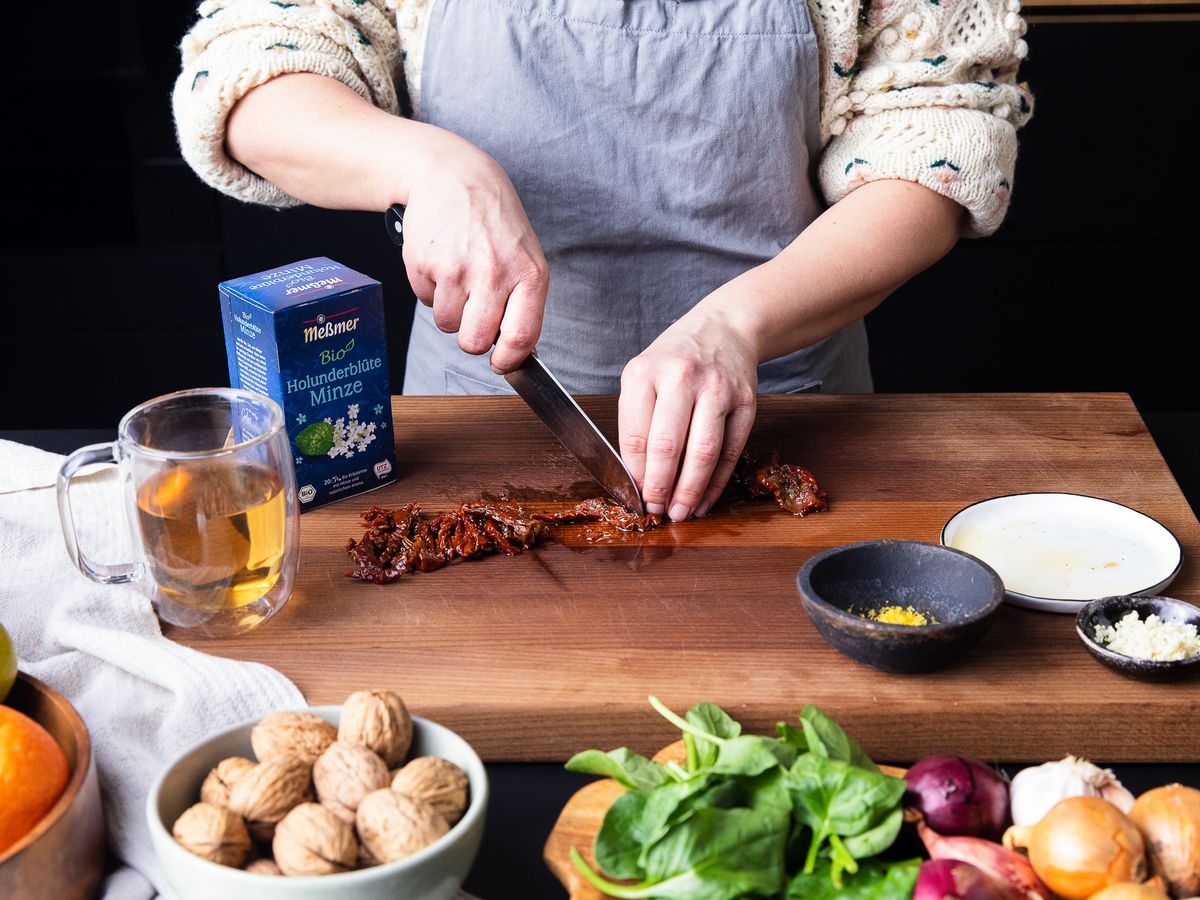 Geschmortes Hähnchen mit Spinat | Rezept | Kitchen Stories