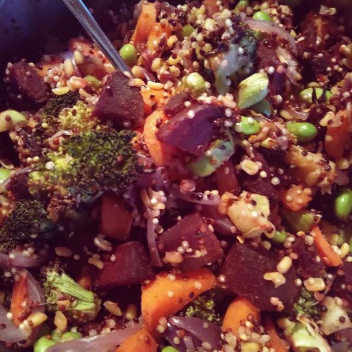 Quinoa-Gemüse-Salat mit Kokosdressing | Rezept | Kitchen Stories
