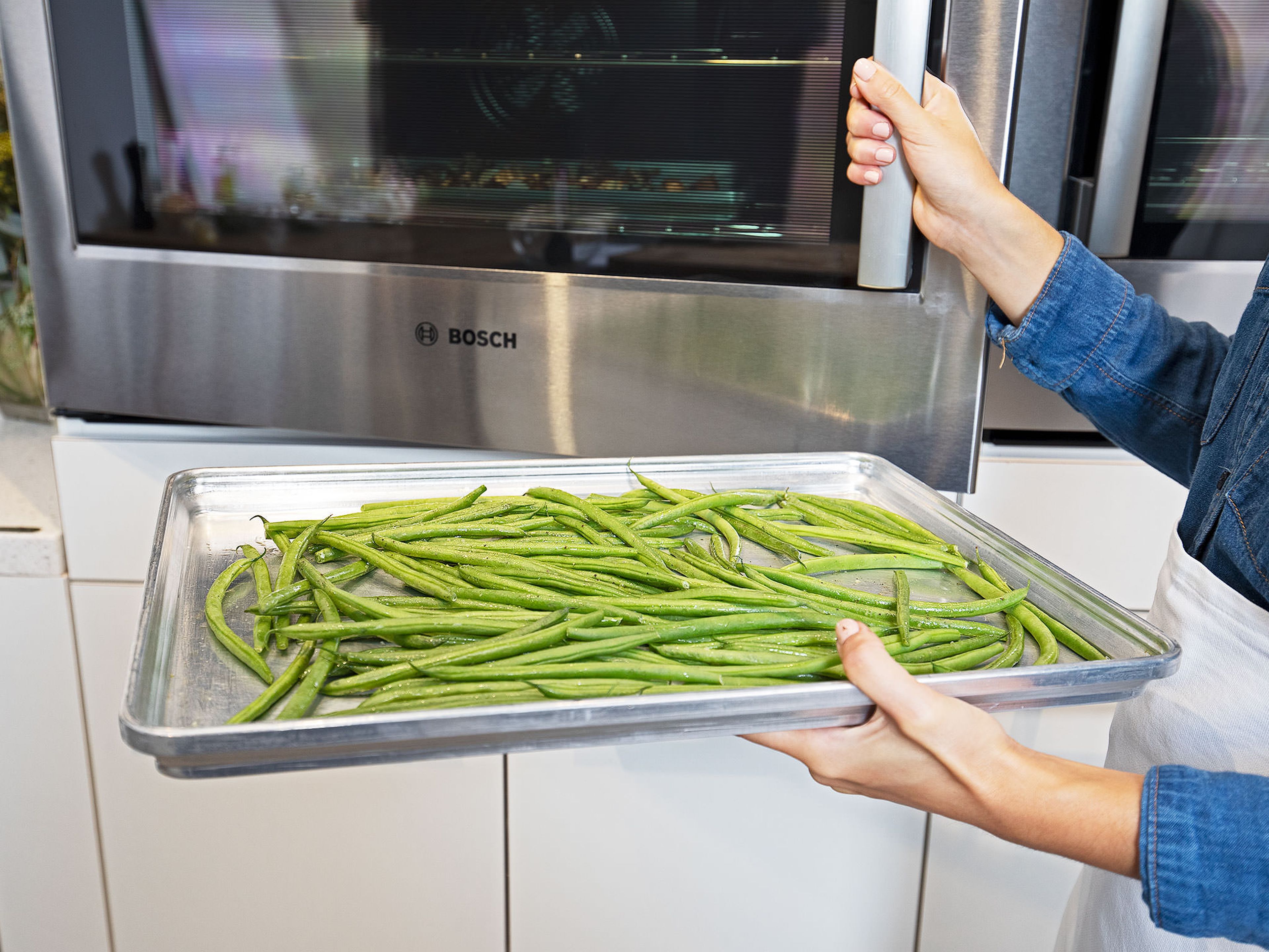 Preheat oven to 375°F/190°C, convection. Trim green beans, if needed, and transfer to a baking sheet. Clean mushrooms, halve, then transfer to a separate baking sheet. Toss both the green beans and mushrooms with olive oil, salt, and pepper. Spread them into an even layer and transfer to the oven. Bake the mushrooms for approx. 15 min. then drain any liquid off and return to the oven for another 15 min. The green beans can bake the whole 30 min.
