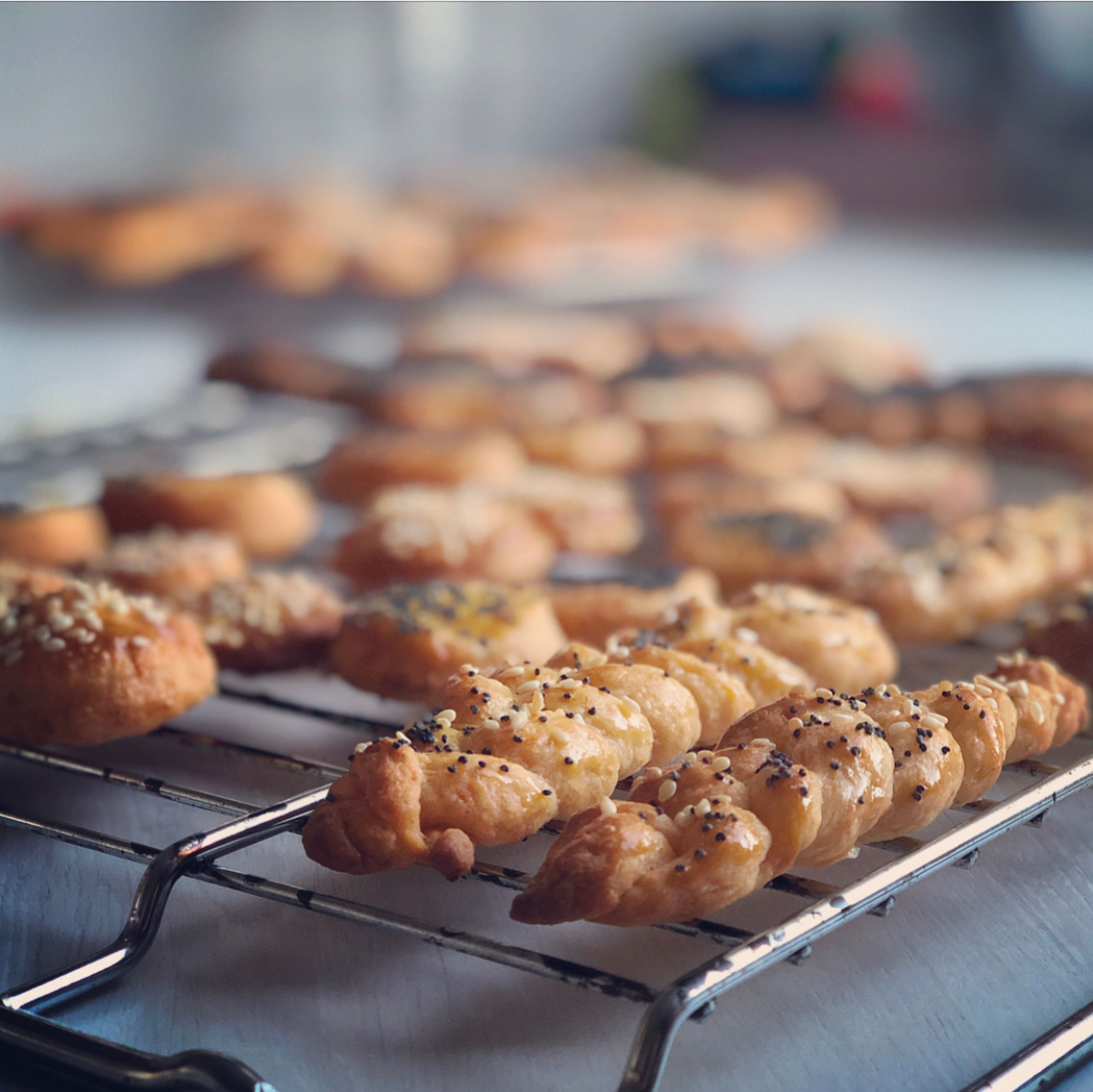 Kekse auf mittlerer Schiene 10 bis 15 Minuten backen.