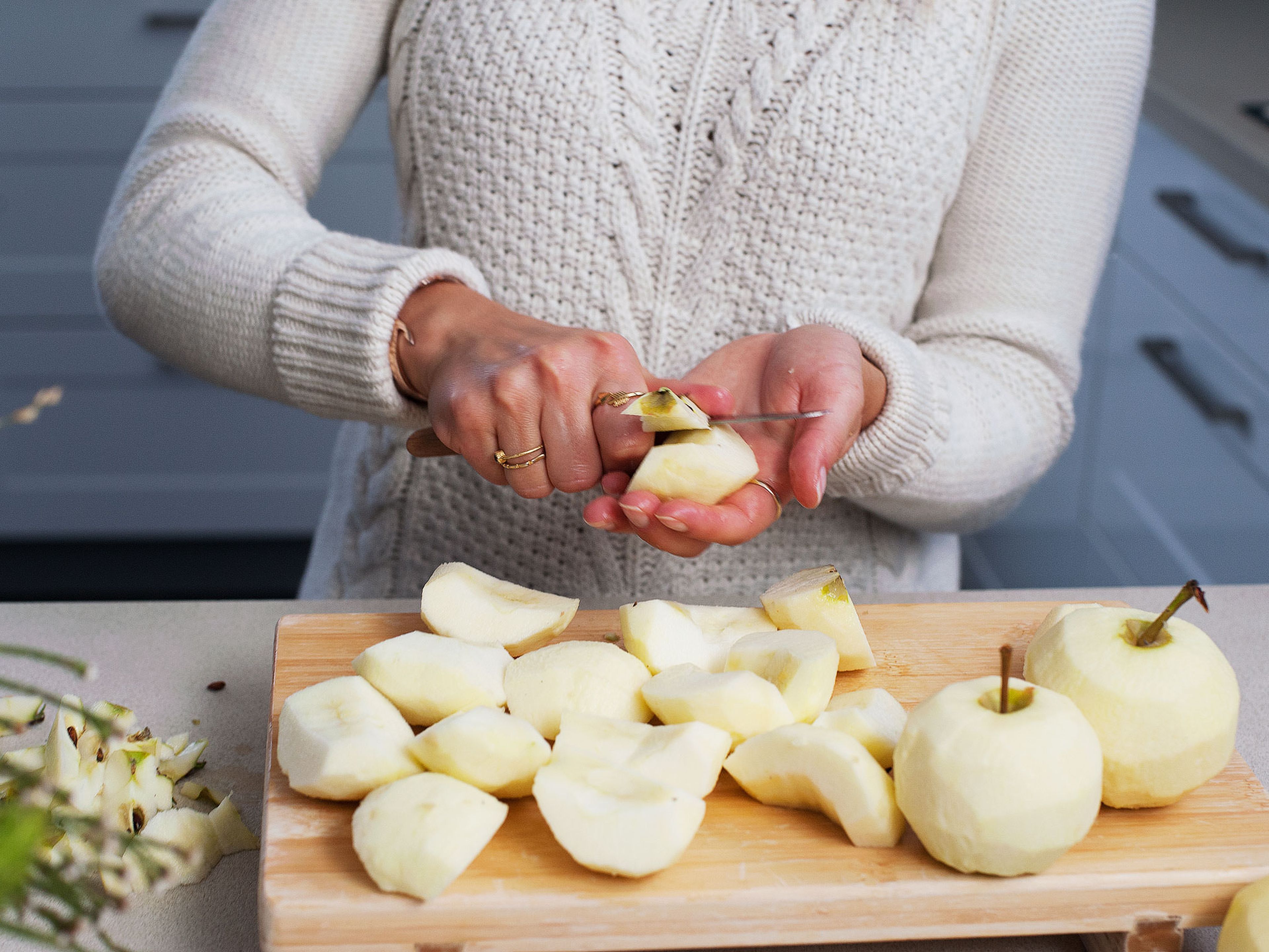 For the filling, peel and quarter apples. Remove core and slice.