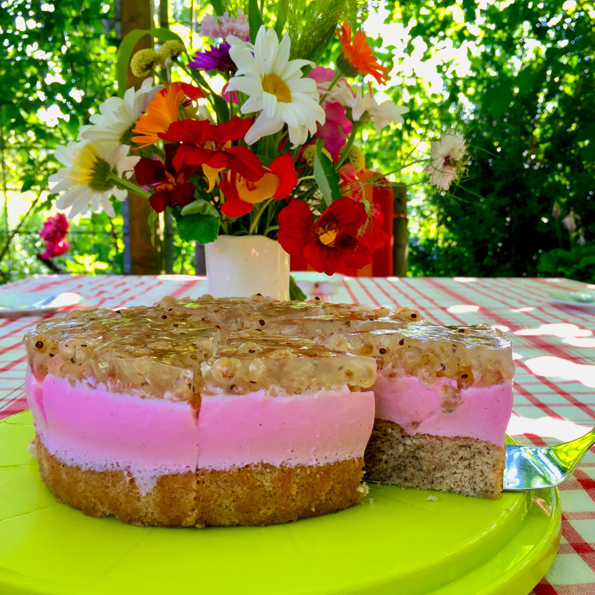 Kleine Johannisbeertorte mit Buchweizenbiskuit | Rezept | Kitchen Stories