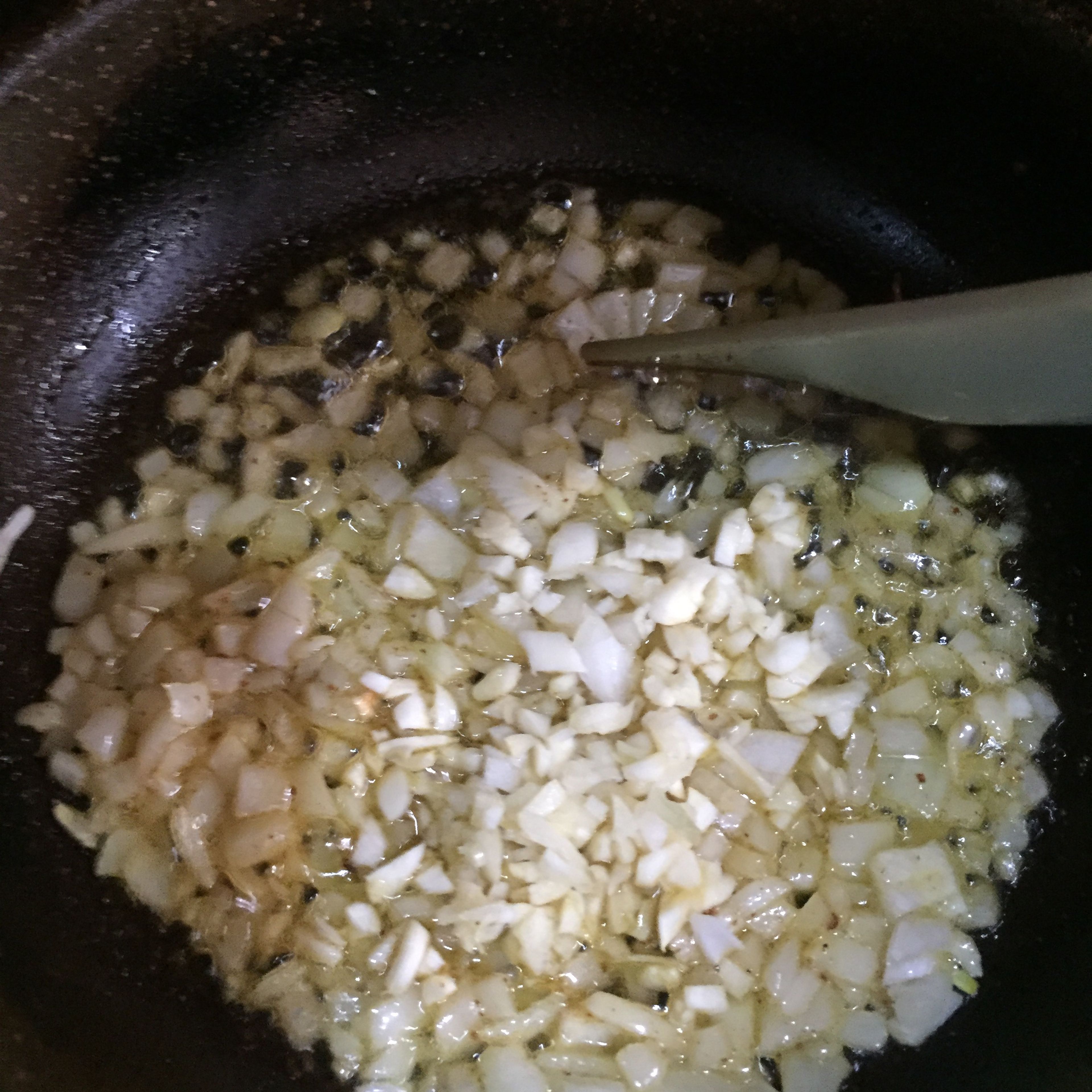 Already brown and put the garlic mix until maxture