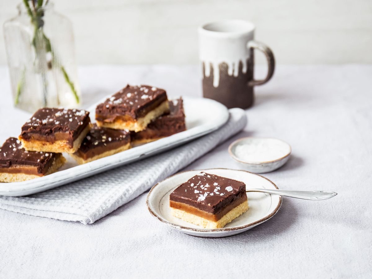 Millionaire bar cookies | Recipe | Kitchen Stories