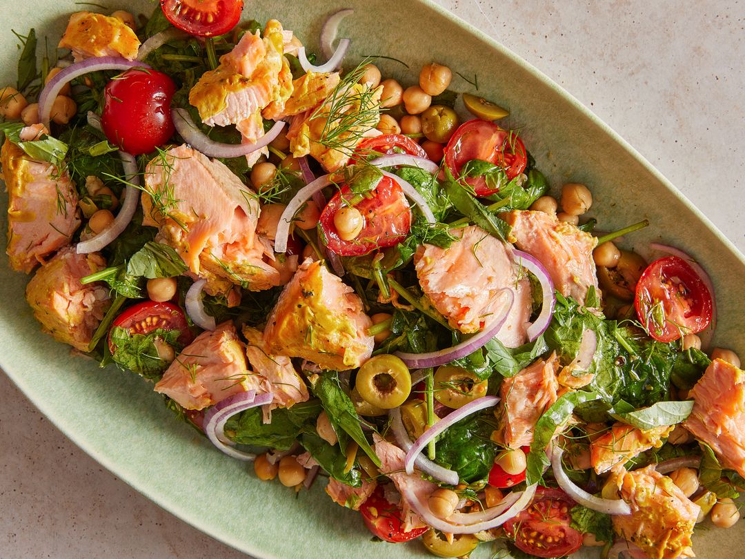 Roast salmon salad with chickpea and tomatoes