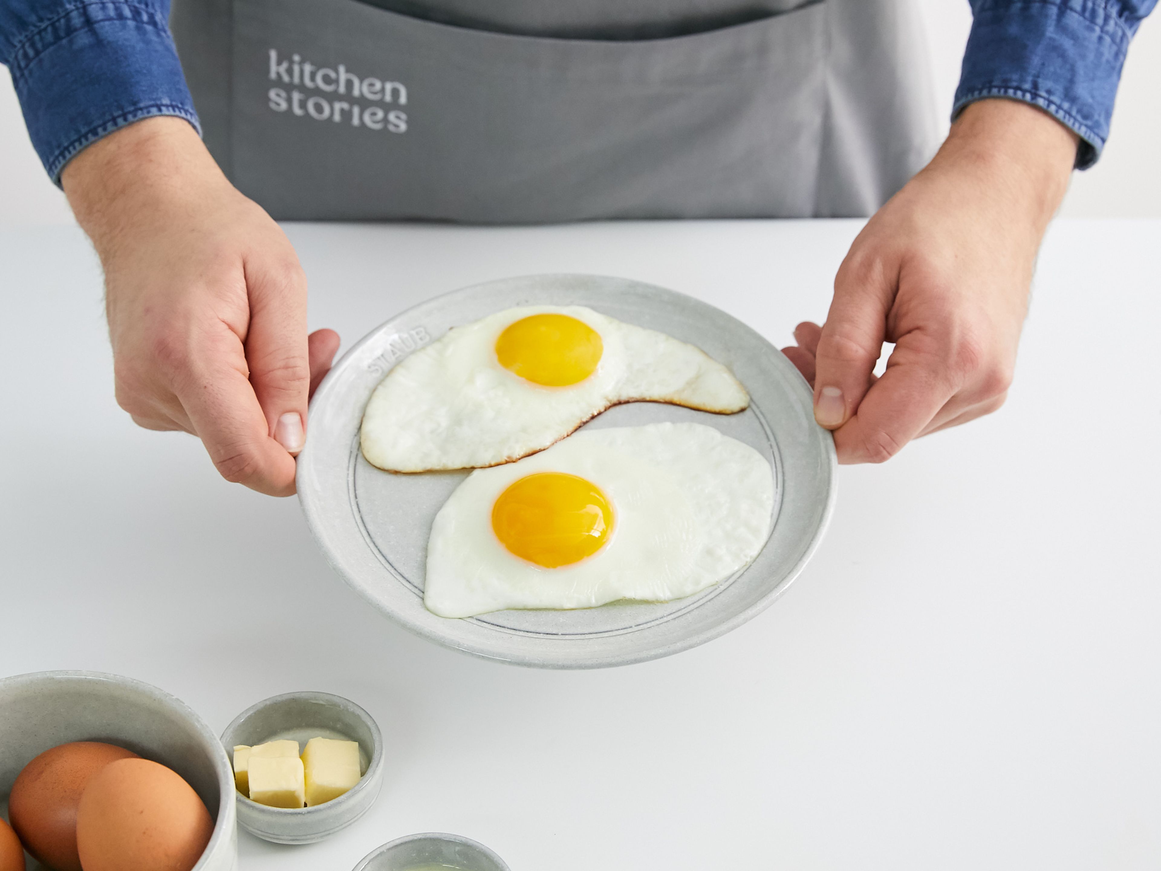 To make fried eggs, add vegetable oil to a nonstick pan over low heat and spread evenly with a paper towel. Crack eggs over the pan and add in carefully, let fry slowly until done. If you’d like a crispy sunny-side-up egg, add butter to the pan and let fry over high heat for approx. 2 mins., make sure the yolk is still runny. Season to taste with salt and pepper.