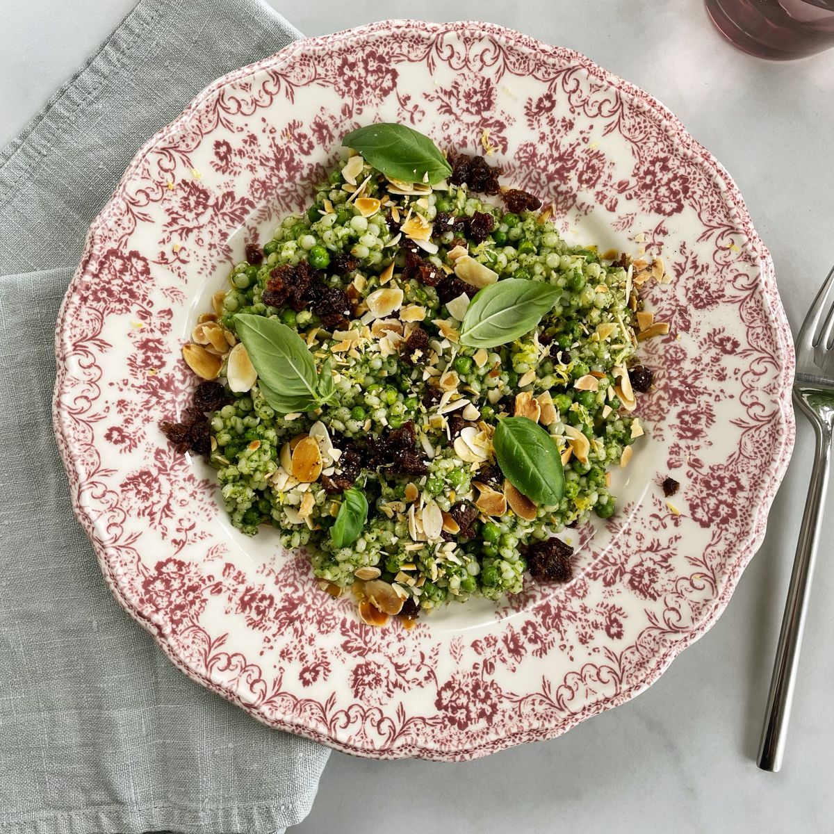 Israeli couscous salad with peas and pesto | Recipe | Kitchen Stories