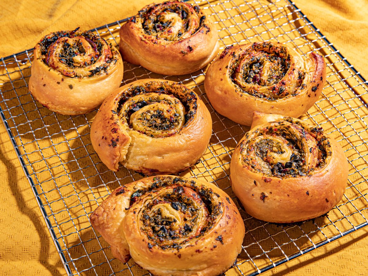 Cheesy chimichurri rolls | Recipe | Kitchen Stories