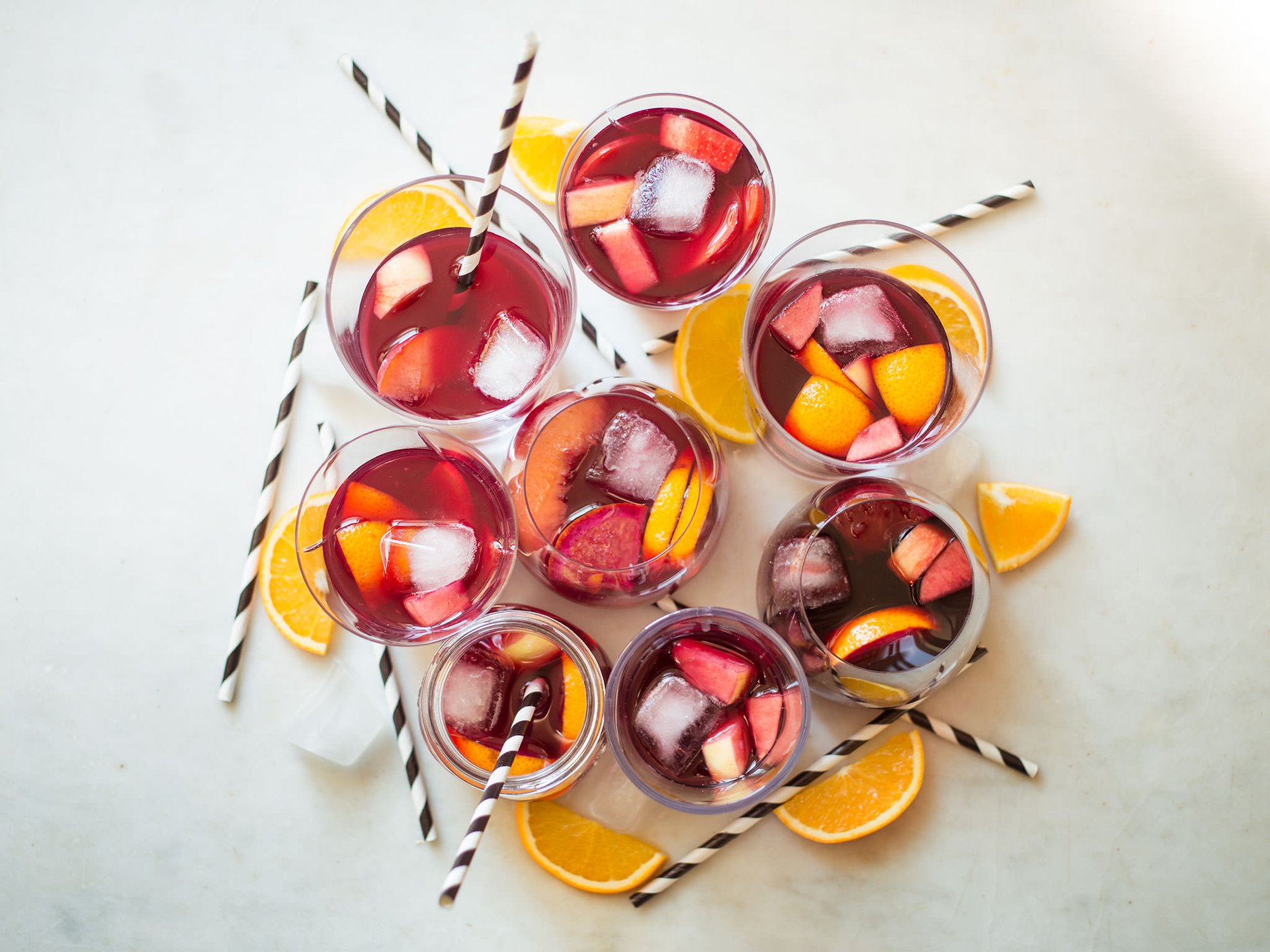Erfrischende, traditionelle spanische Sangria | Rezept | Kitchen Stories