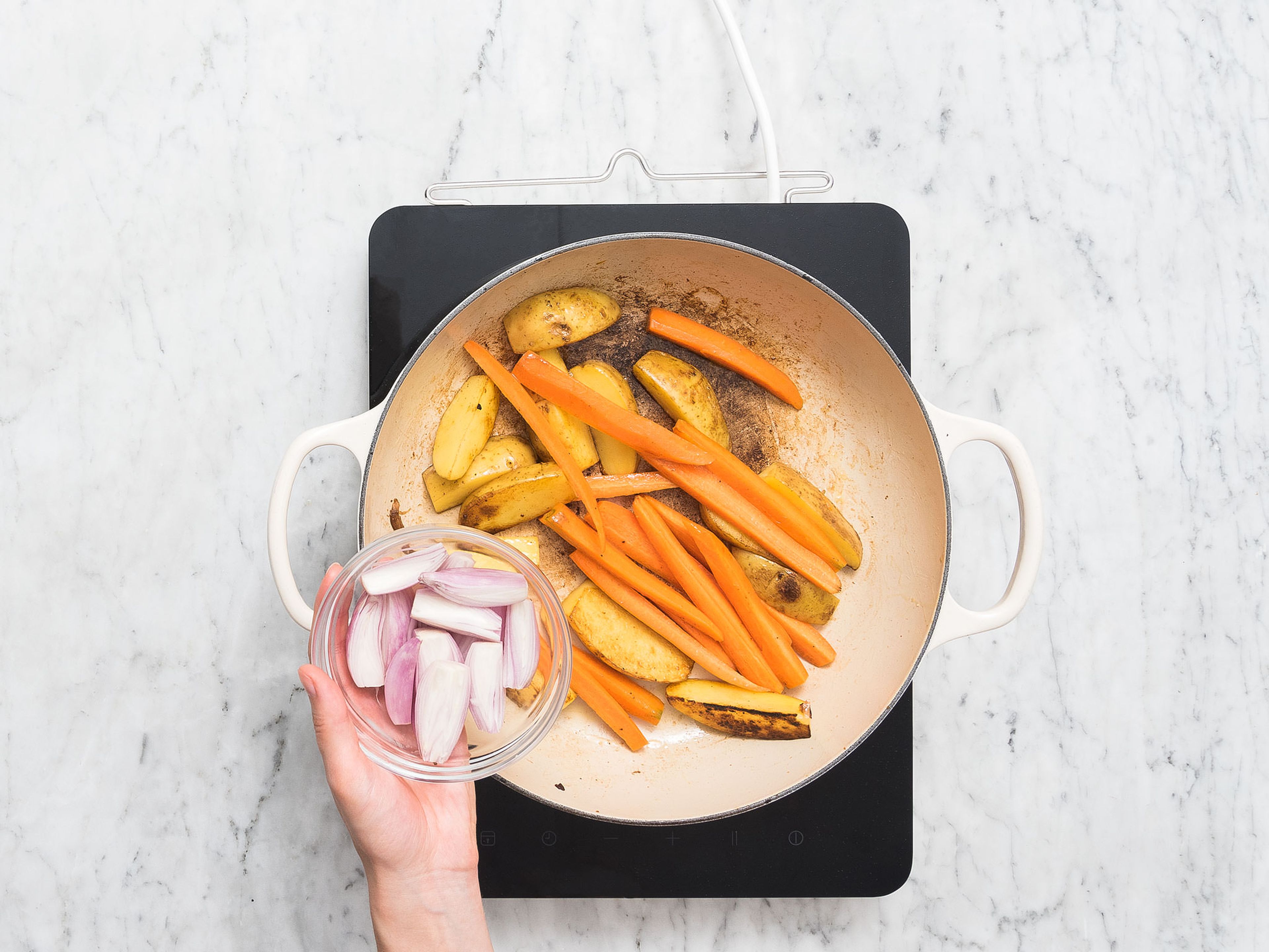 Add butter to pan and fry potato wedges for approx. 2 – 3 min. Add carrots and fry for approx. 2 – 3 min. more, then add shallots and continue to fry for approx. 1 – 2 min. Season with salt and pepper to taste.