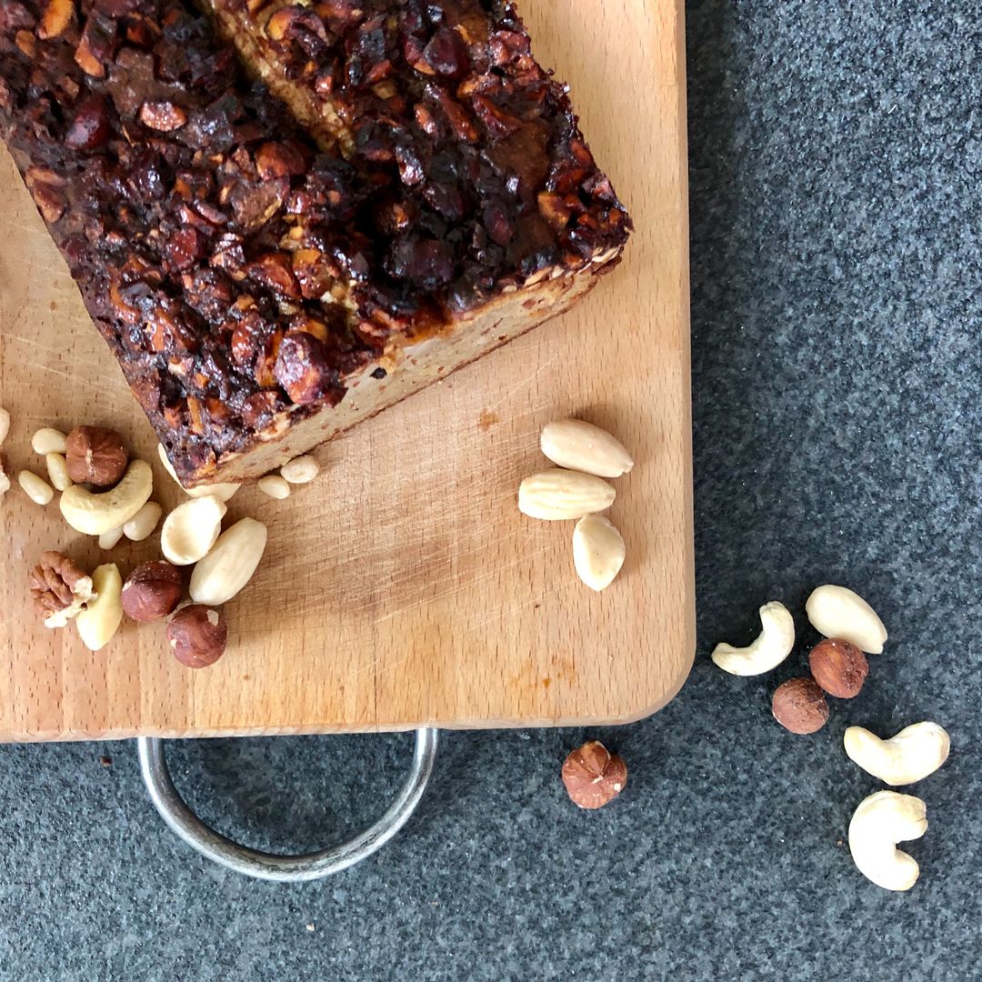 Bananenbrot mit karamellisierten Nüssen