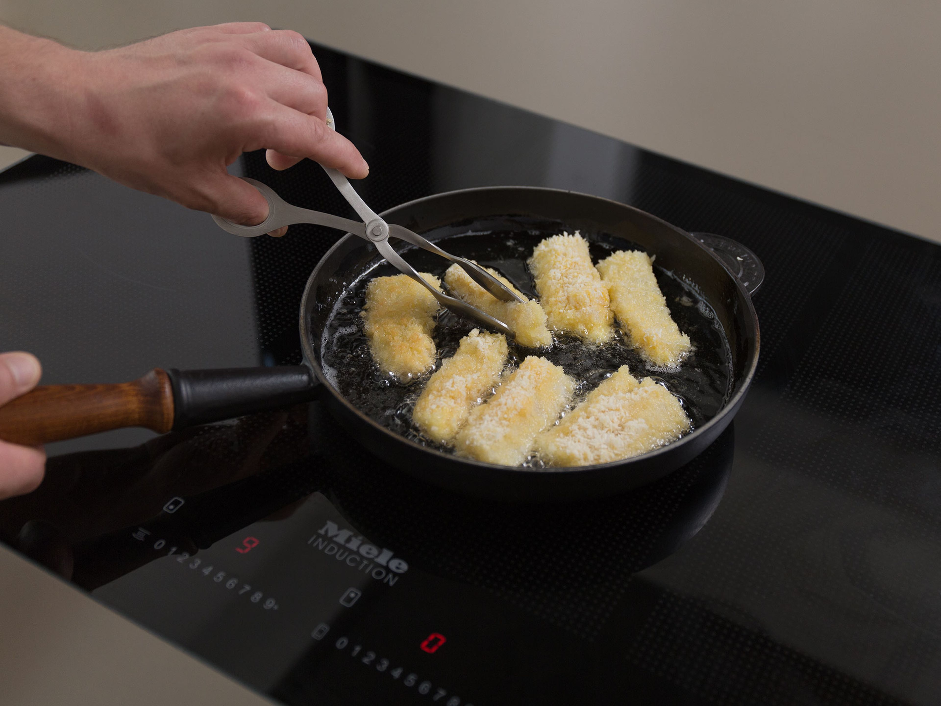 Add oil to a pan set over medium-high heat. Add cod to pan and fry on both sides for approx. 6 – 8 min., or until golden brown. Serve with mashed potatoes and peas and mayonnaise. Enjoy!