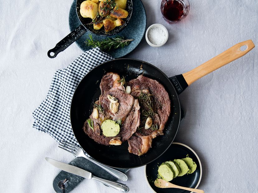 Pan-fried steak with basil butter