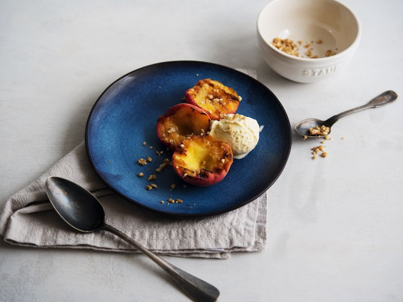 Grilled peaches with crumble and ice cream
