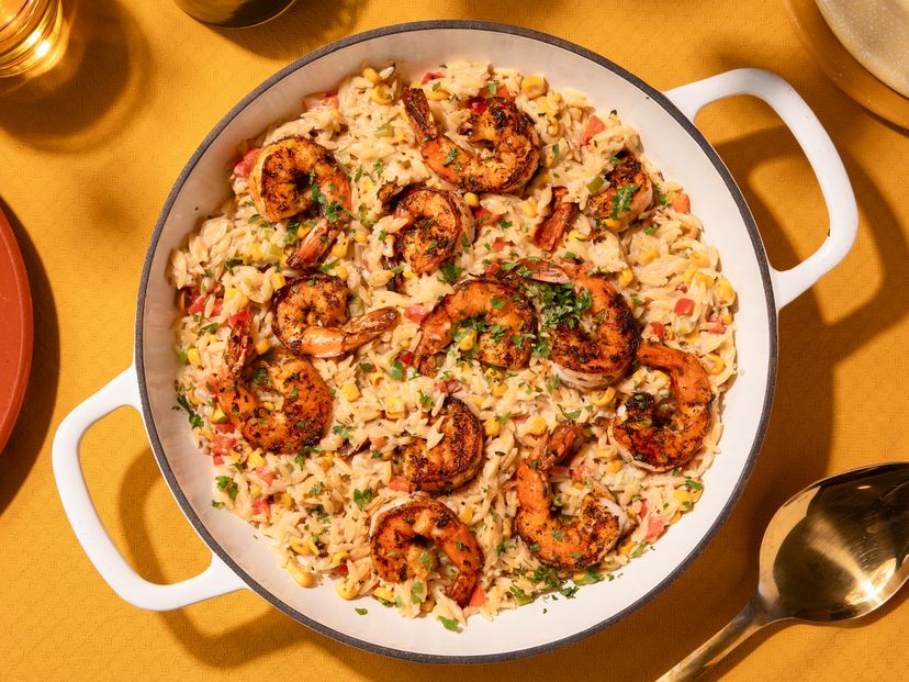 One-Pan Orzo mit Garnelen und geröstetem Mais