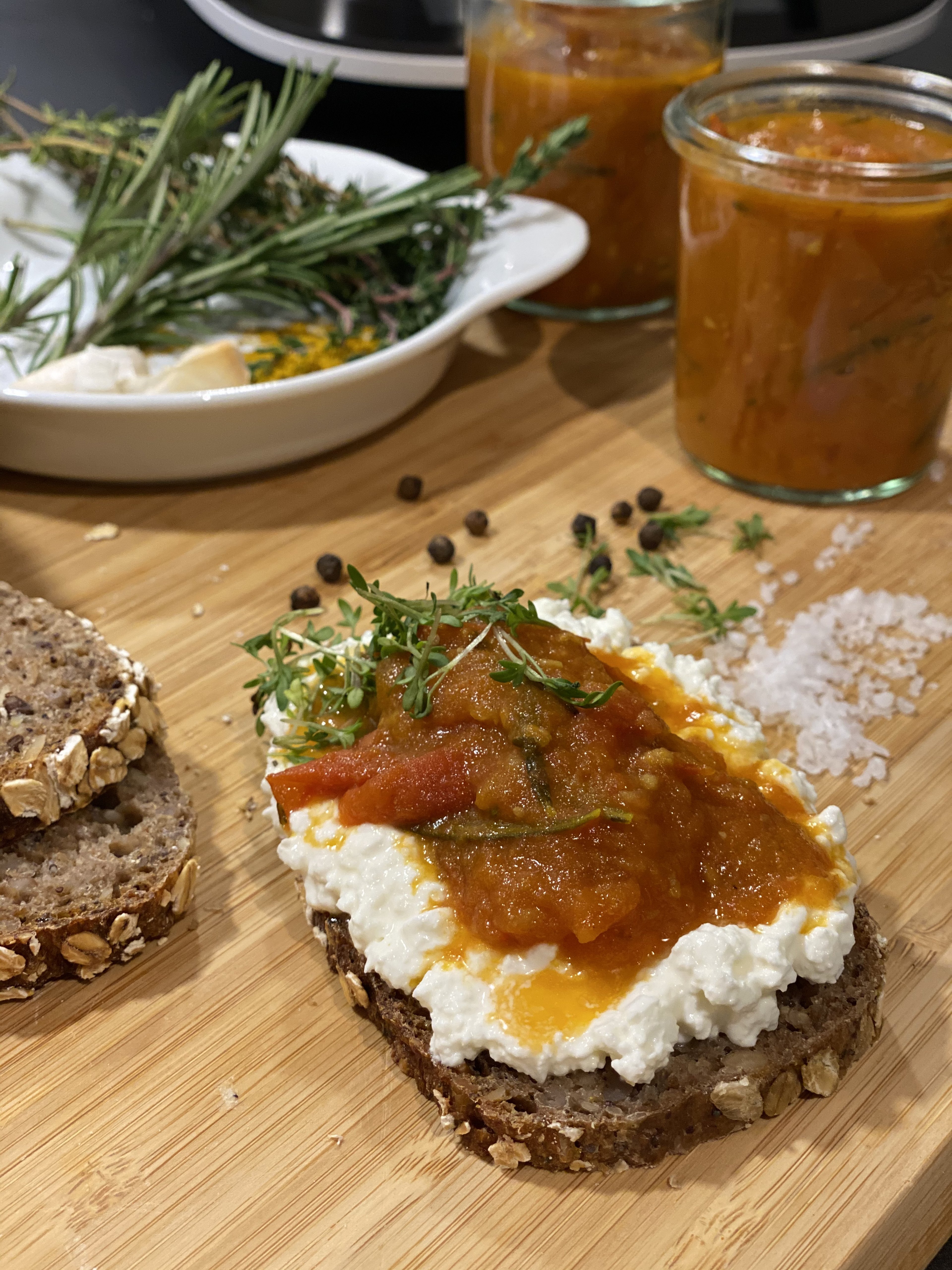 Mediterrane Tomaten-Knoblauch Salsa im Cookit