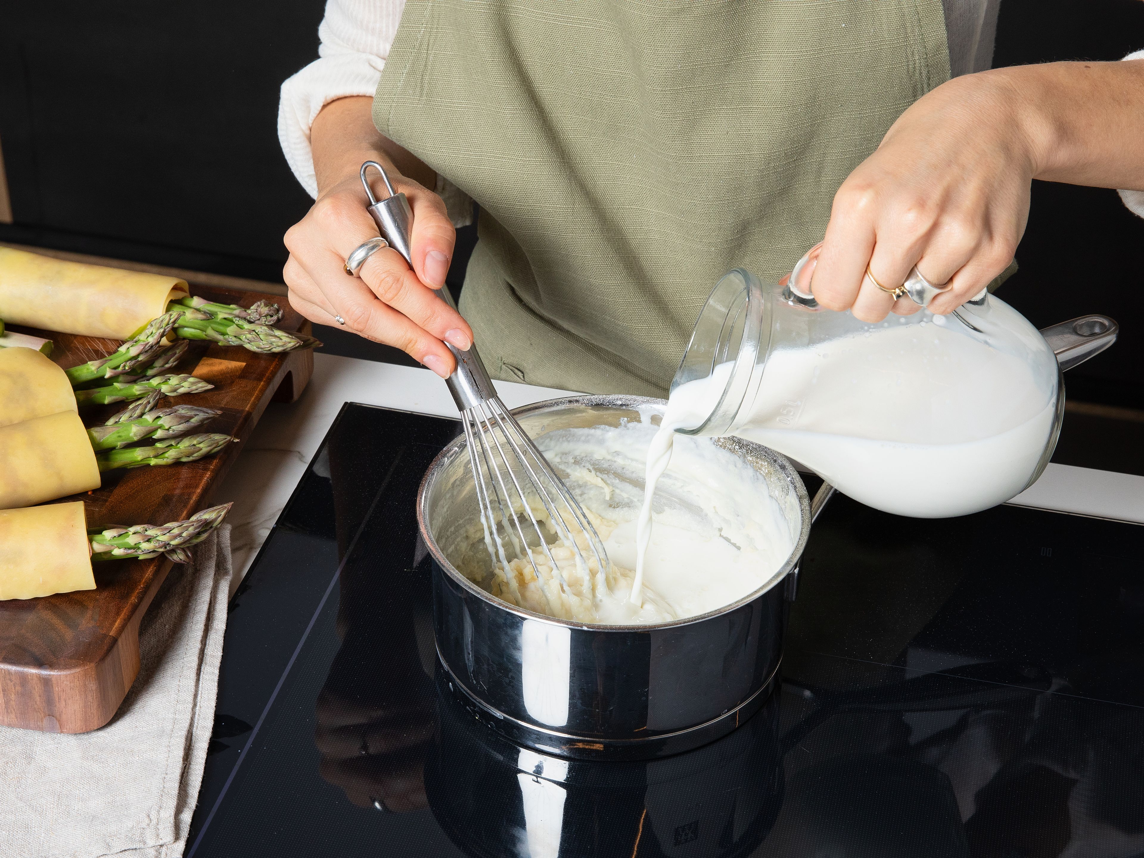 For the sauce, melt butter in a saucepan. Add the flour and cook, stirring, until lightly golden. Gradually whisk in the milk and let simmer for approx. 5 min., until the sauce thickens. Stir in Parmesan and season with salt, plenty of pepper, and a bit of lemon zest, if desired.