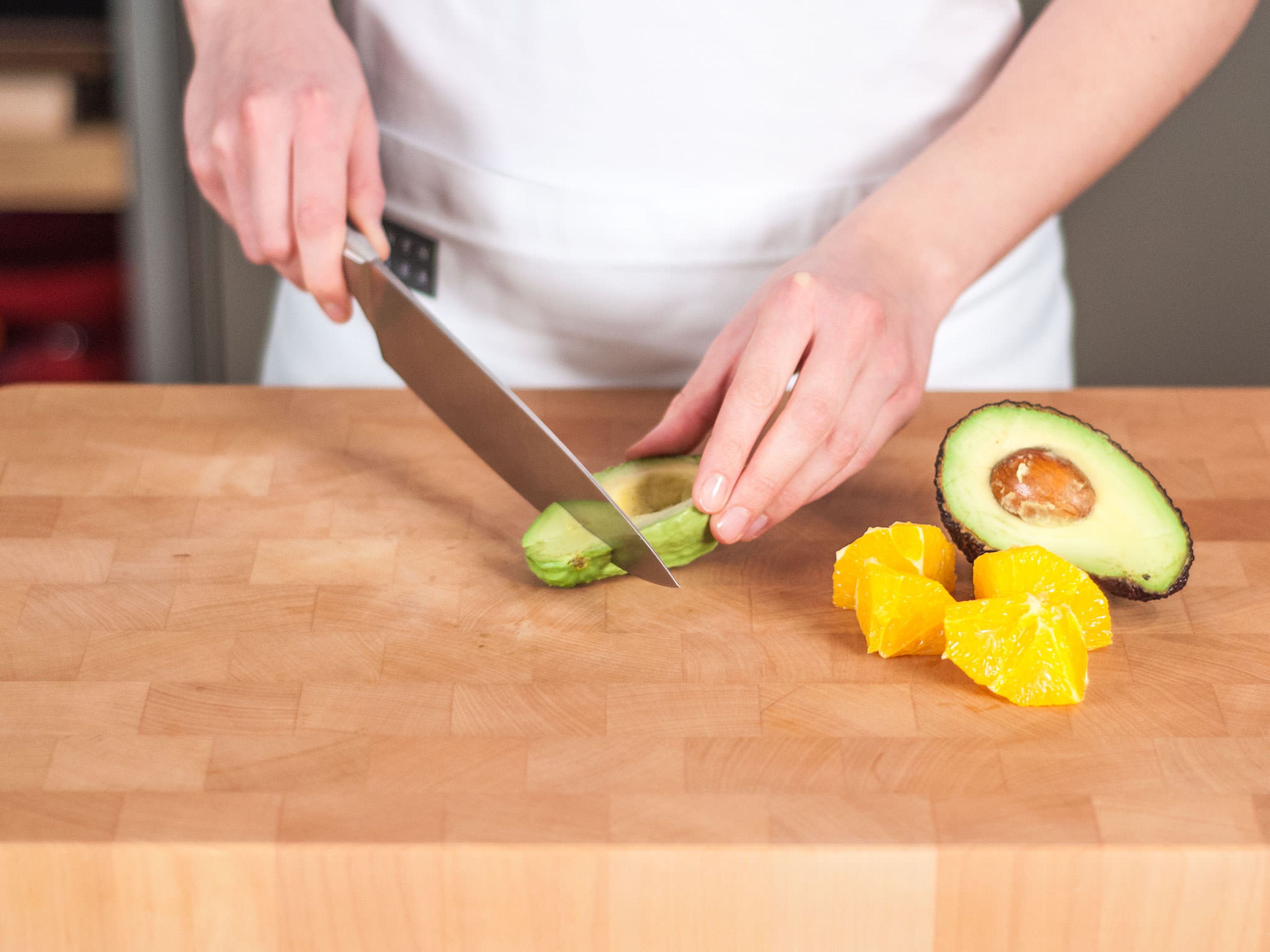 Peel half of the oranges, remove pits and cut into chunks. Peel and pit avocado and roughly chop.