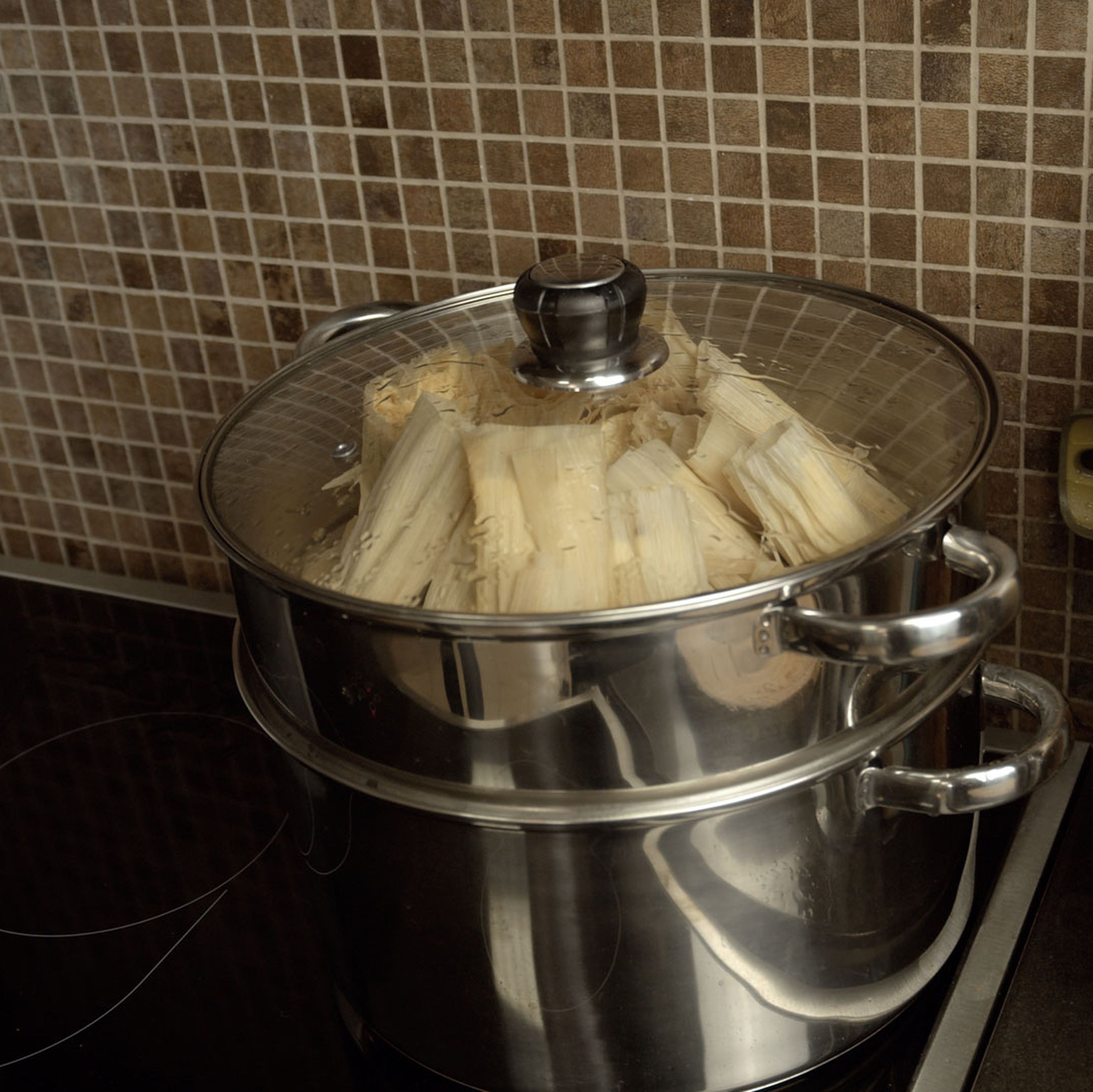 Steam tamales for 35 minutes on medium heat. Do not heat them for too long or on very high heat, otherwise they will be too wet and soggy