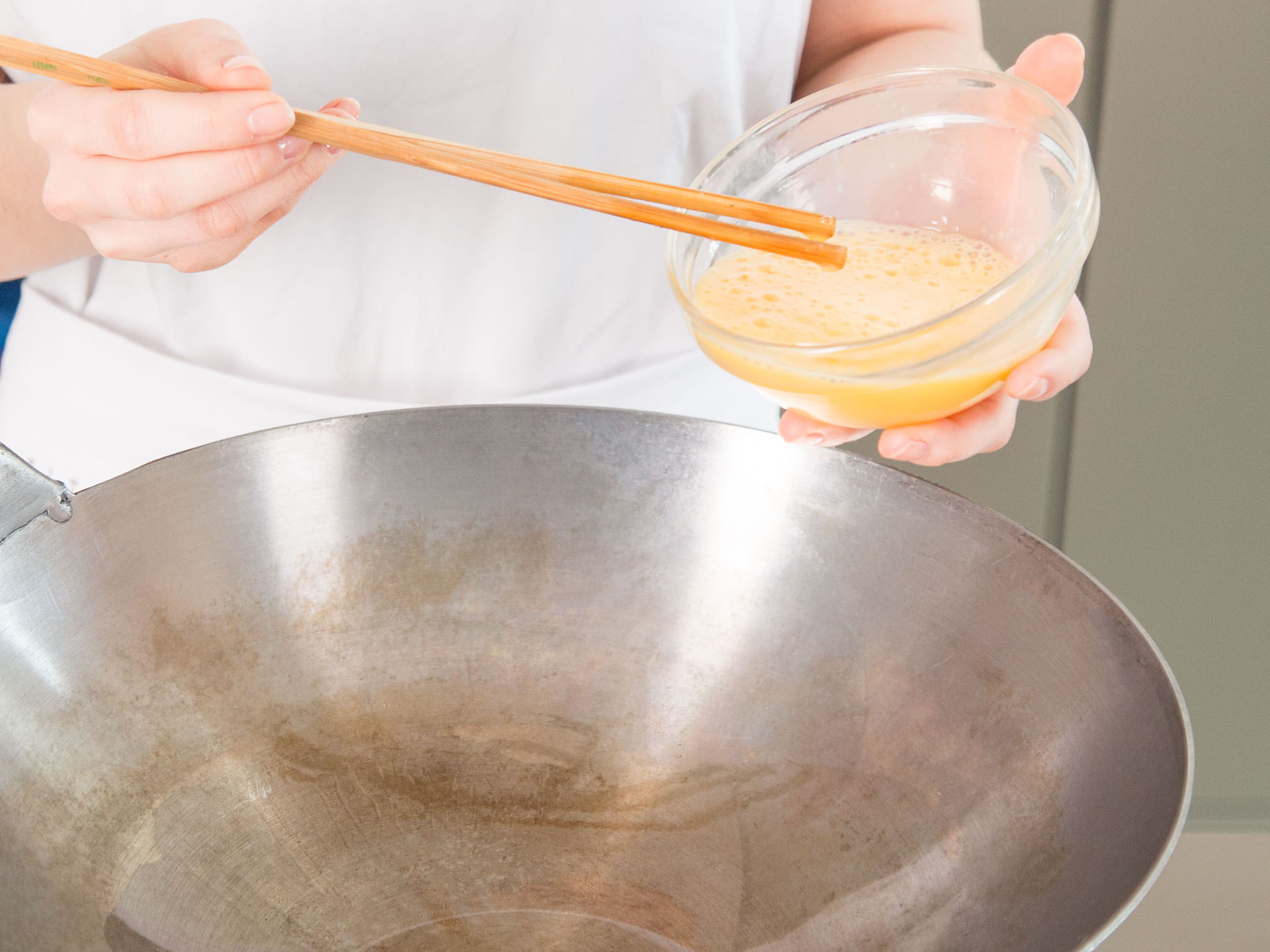 Add a little oil to the wok and scramble the eggs over medium heat.