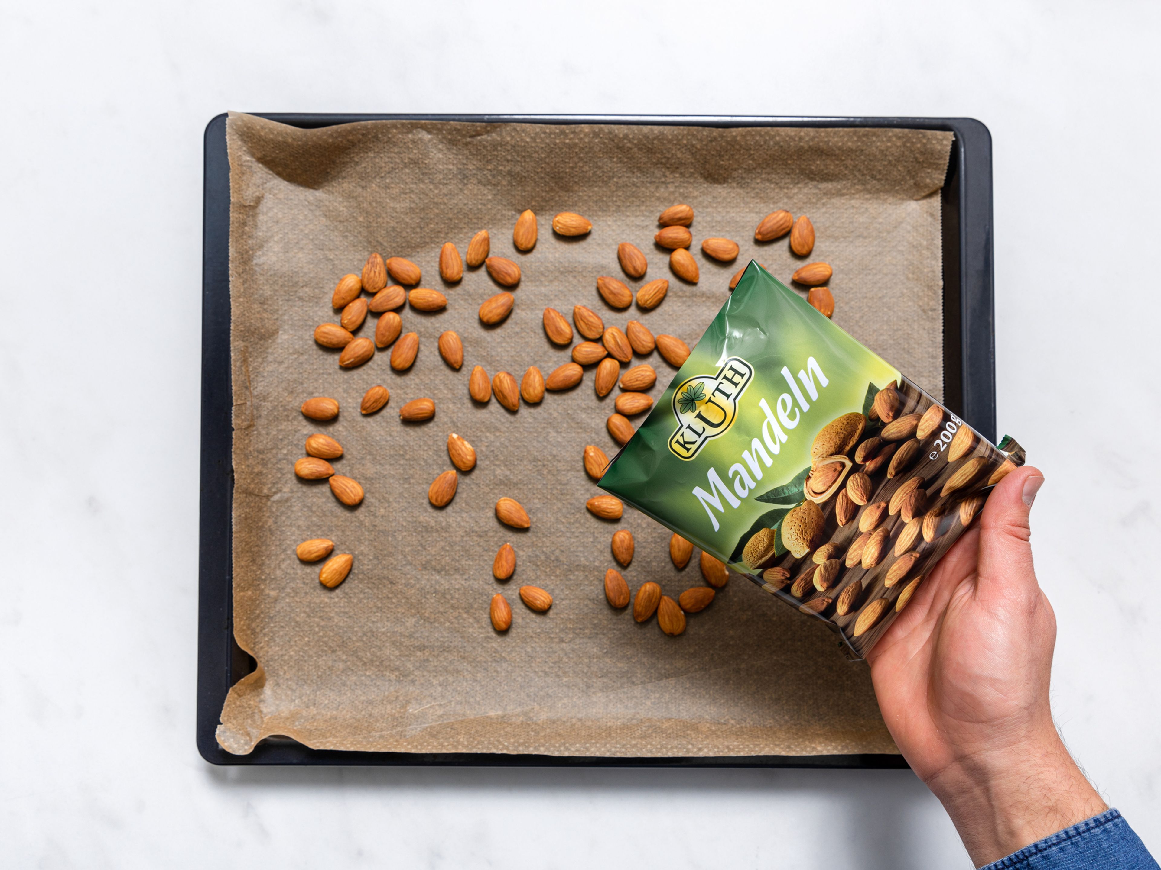 Preheat the oven to 180ºC/356ºF. Spread almonds on a baking sheet and roast for approx. 8 min., or until golden brown. Remove from the oven and set aside to cool. Once cooled, add them to a food processor and blitz until powdery.