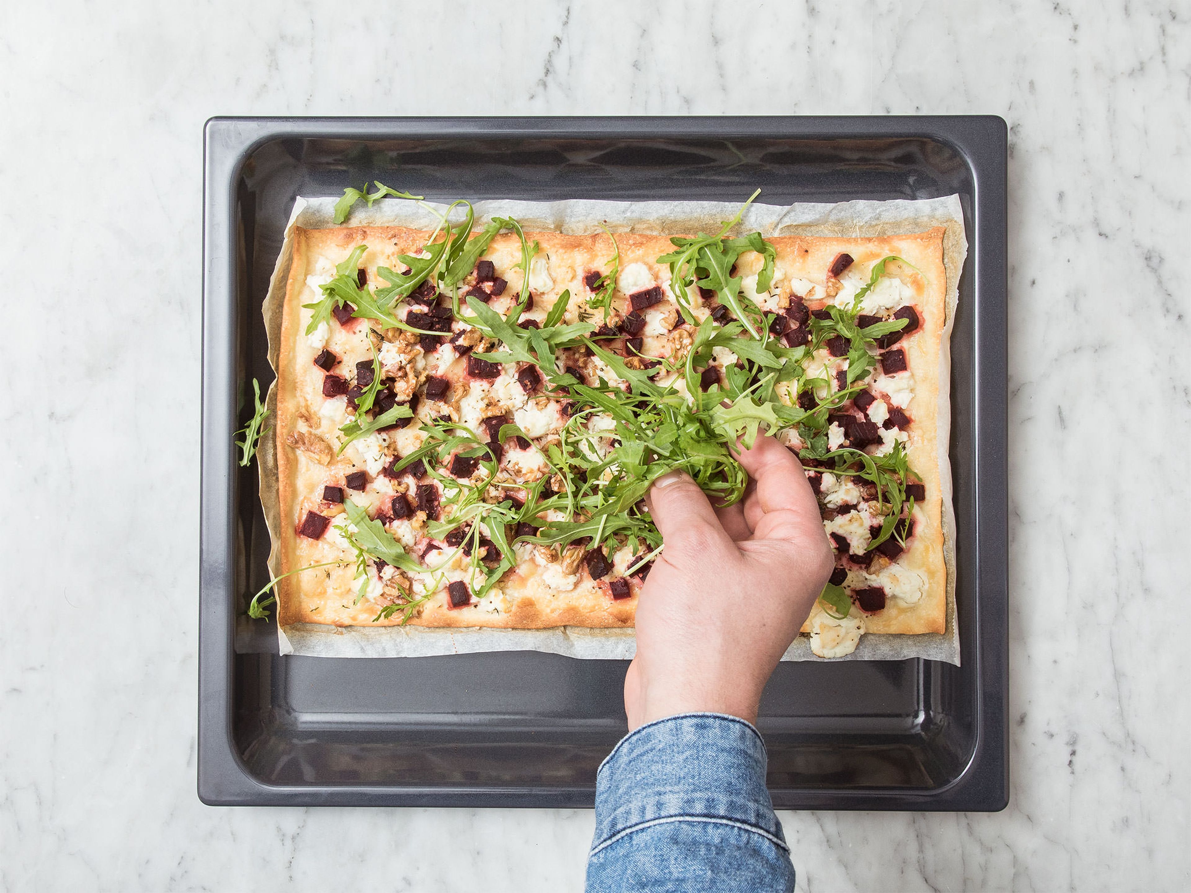 Bake in the oven at 200°C/390°F for approx. 15 – 20 min., or until the crust is golden and the cheese starts to melt. Garnish with fresh arugula and enjoy!