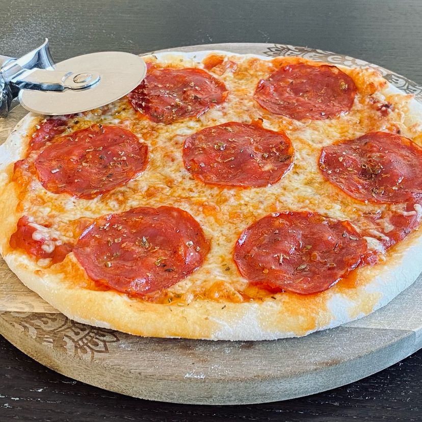 Pizza Salame „La Mica“