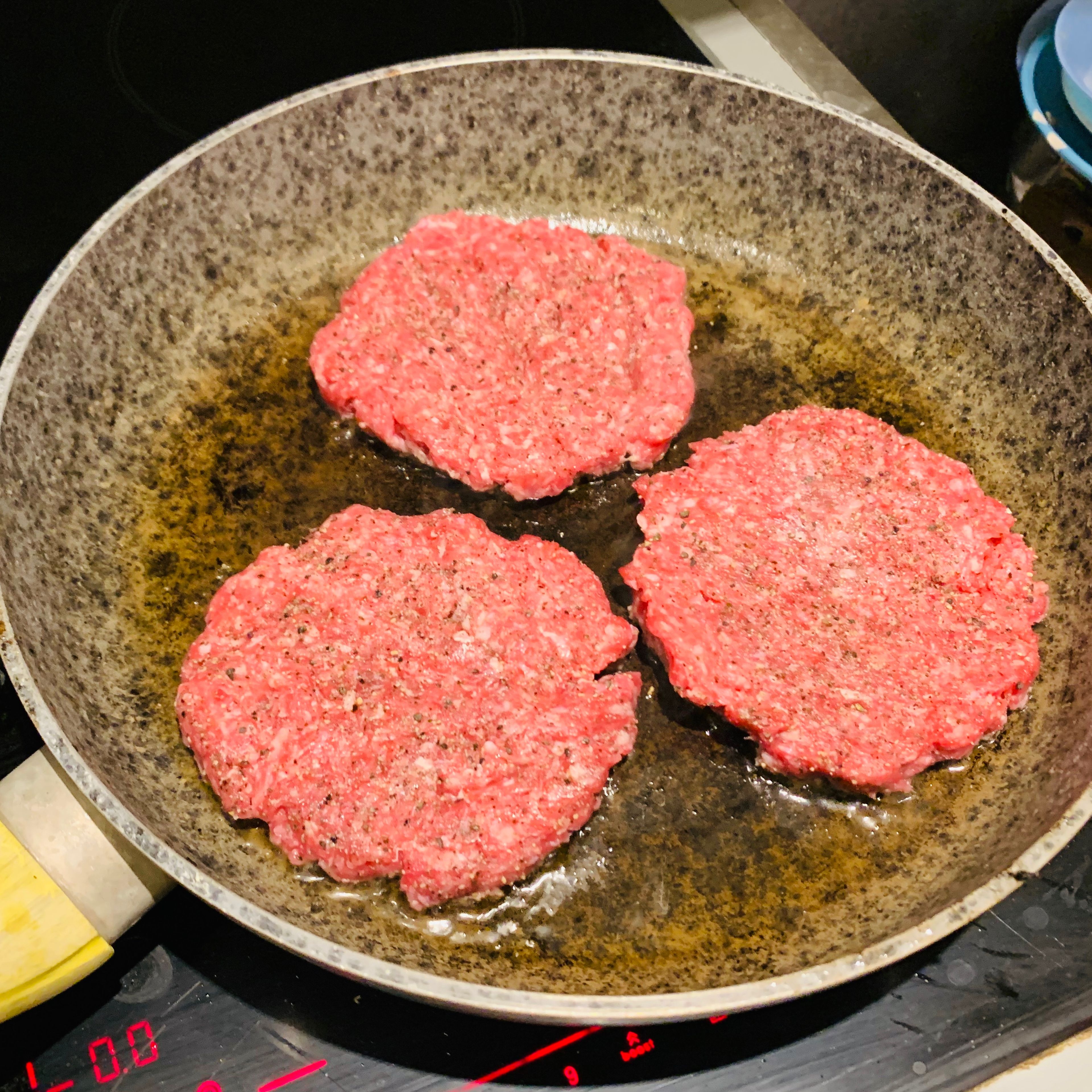 Now that everything else is ready, prepare your pan, some oil, medium high heat (6/10), cooking oil with some butter, get the burgers out of the fridge and very nicely drop them in the pan, pro tip, once they are hot, add some butter on top of each piece, and keep bringing up melted butter and oil on top while it’s cooking, make sure not to keep switching sides, flip only once