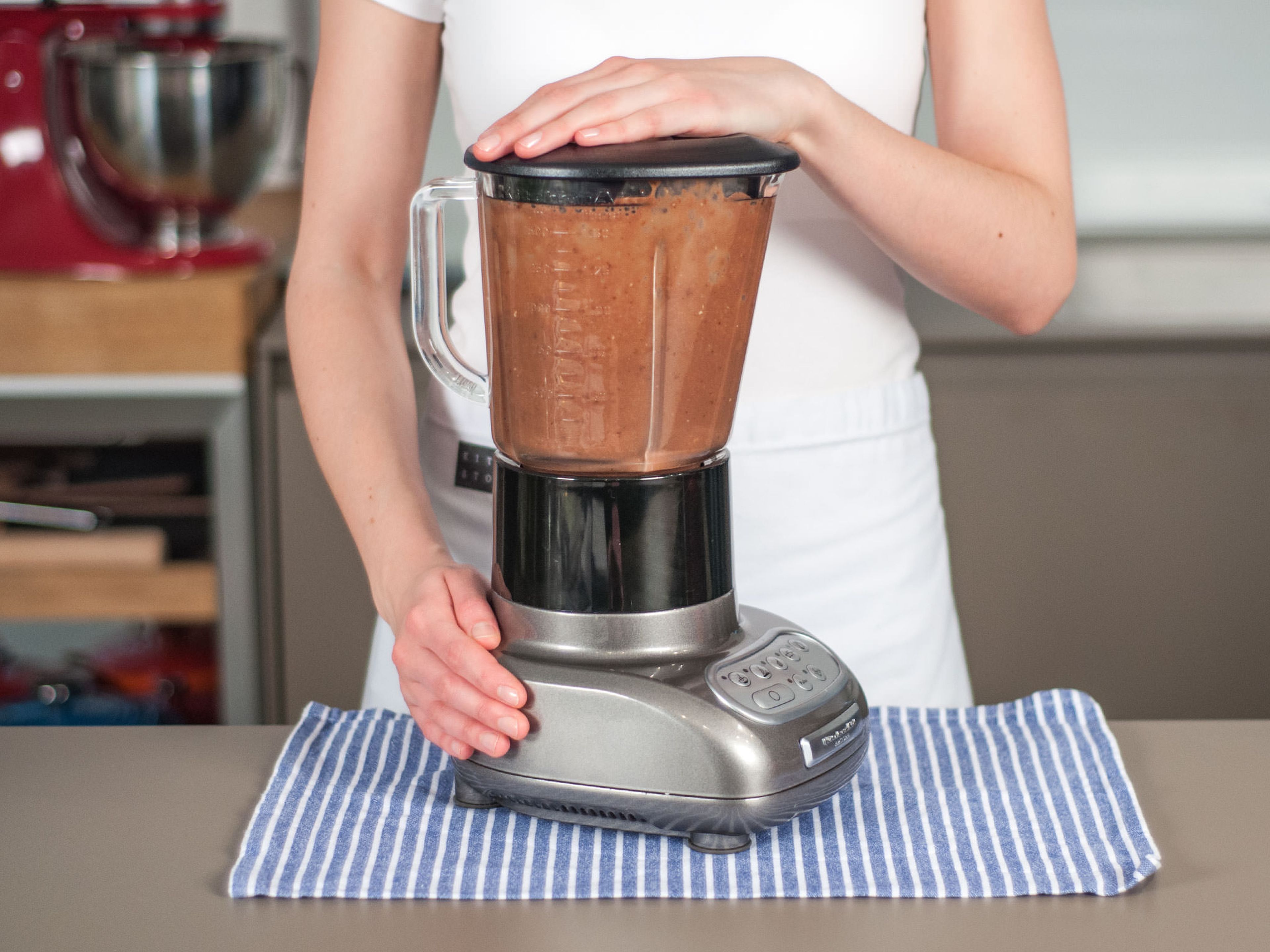 Blend on high speed for approx. 2 – 3 min. until creamy and smooth. Enjoy for breakfast or as a healthy snack.