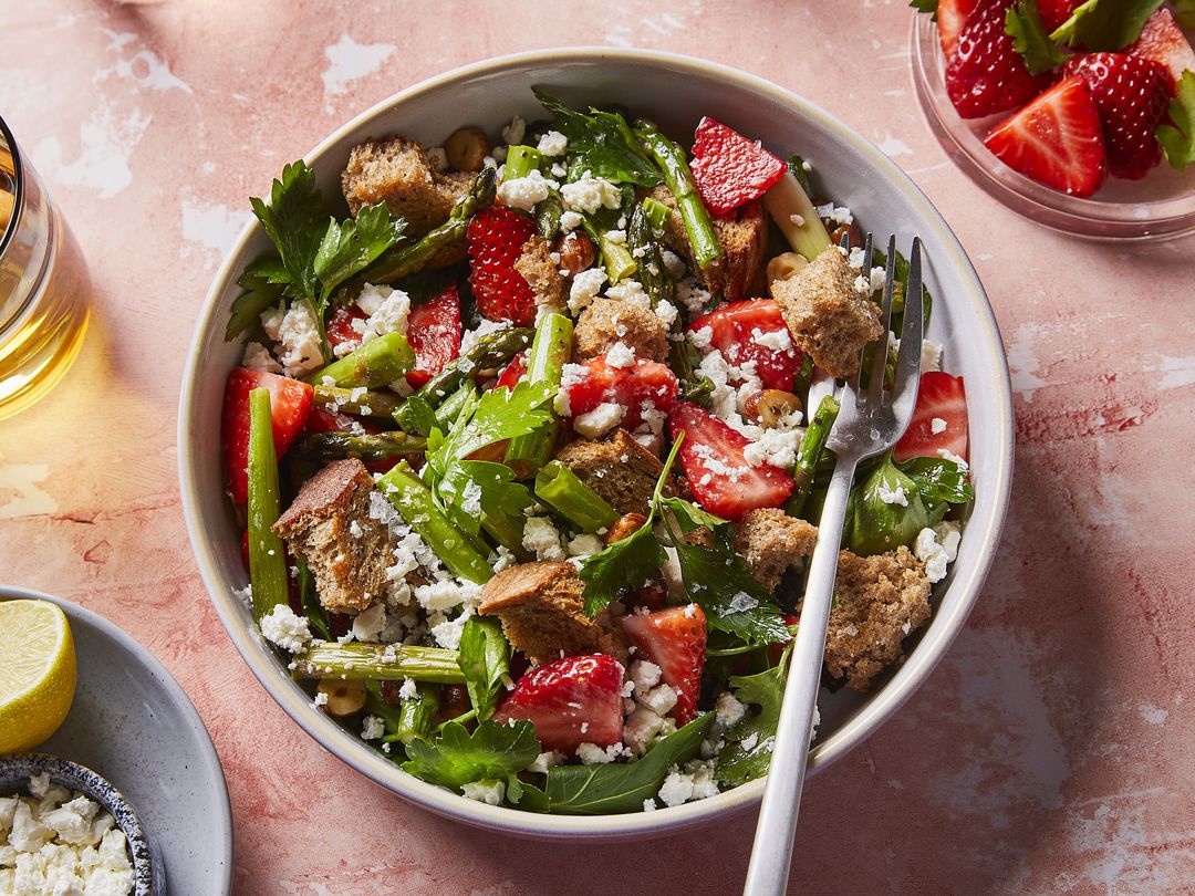 Spring panzanella with green asparagus and strawberries