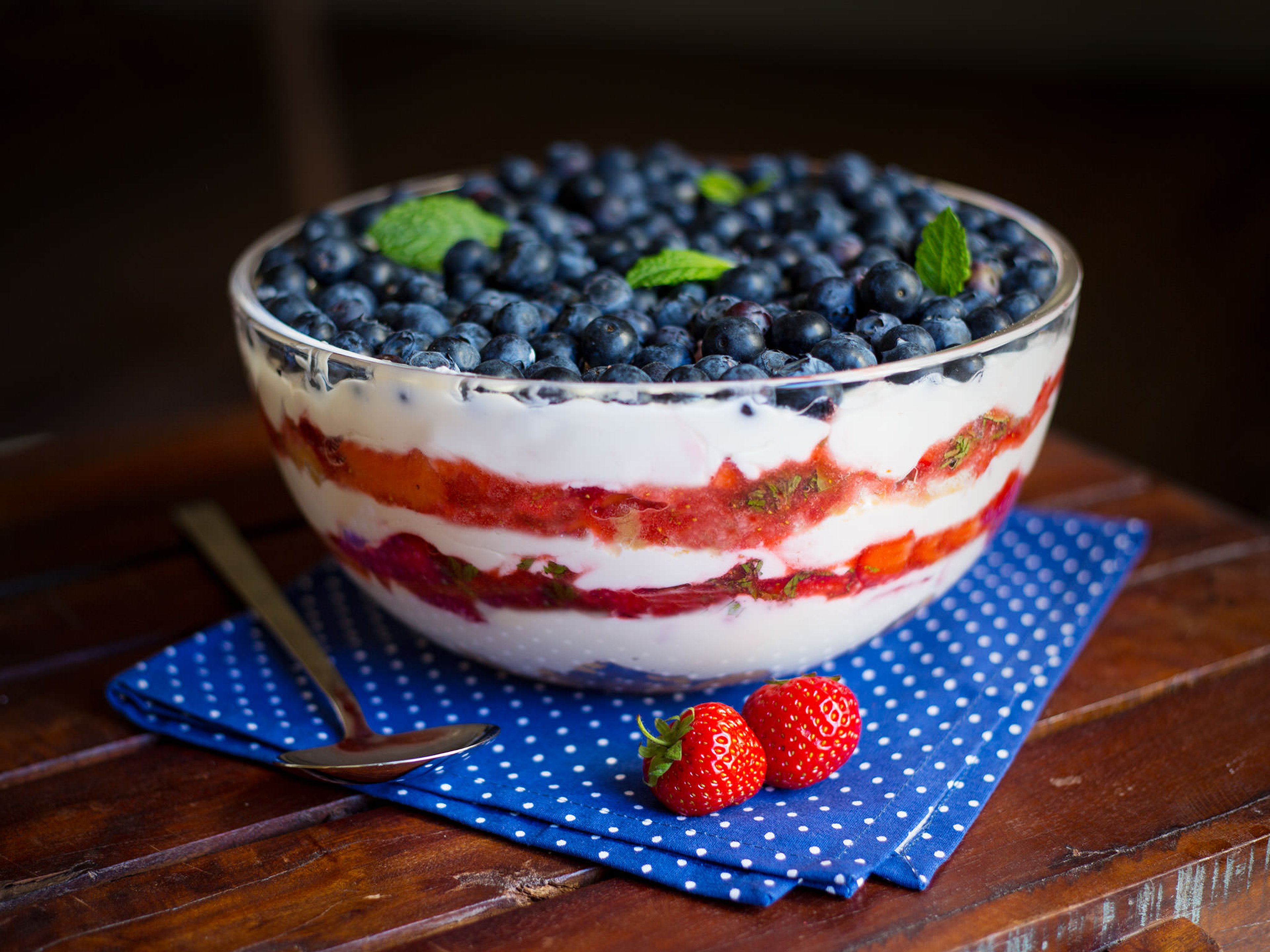 Frischer Beeren-Trifle