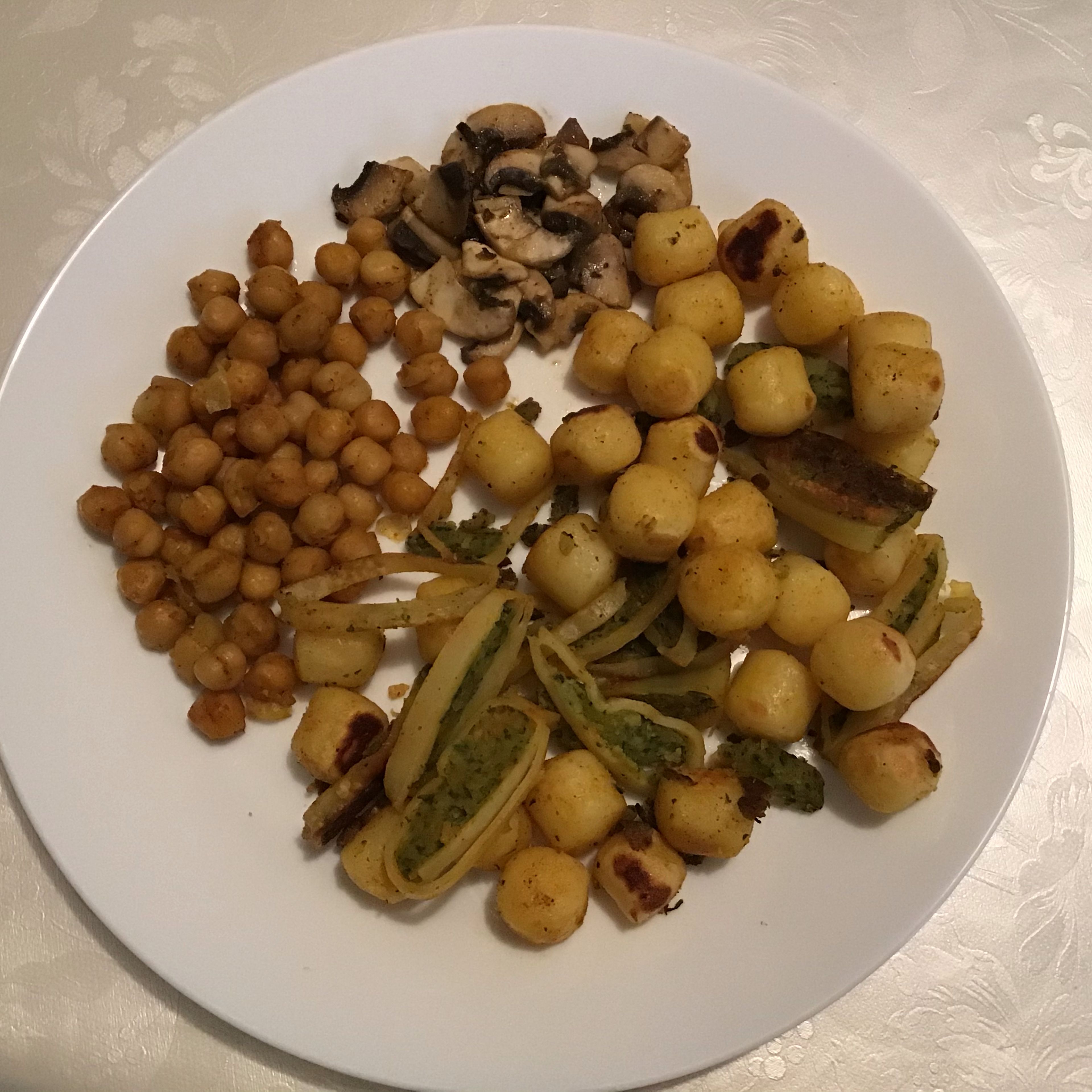 Ich hoffe das es euch schmeckt. Es ist ein einfaches Rezept wo man auch anderes Gemüse hinzufügen oder ändern kann. Ich wünsche guten Appetit